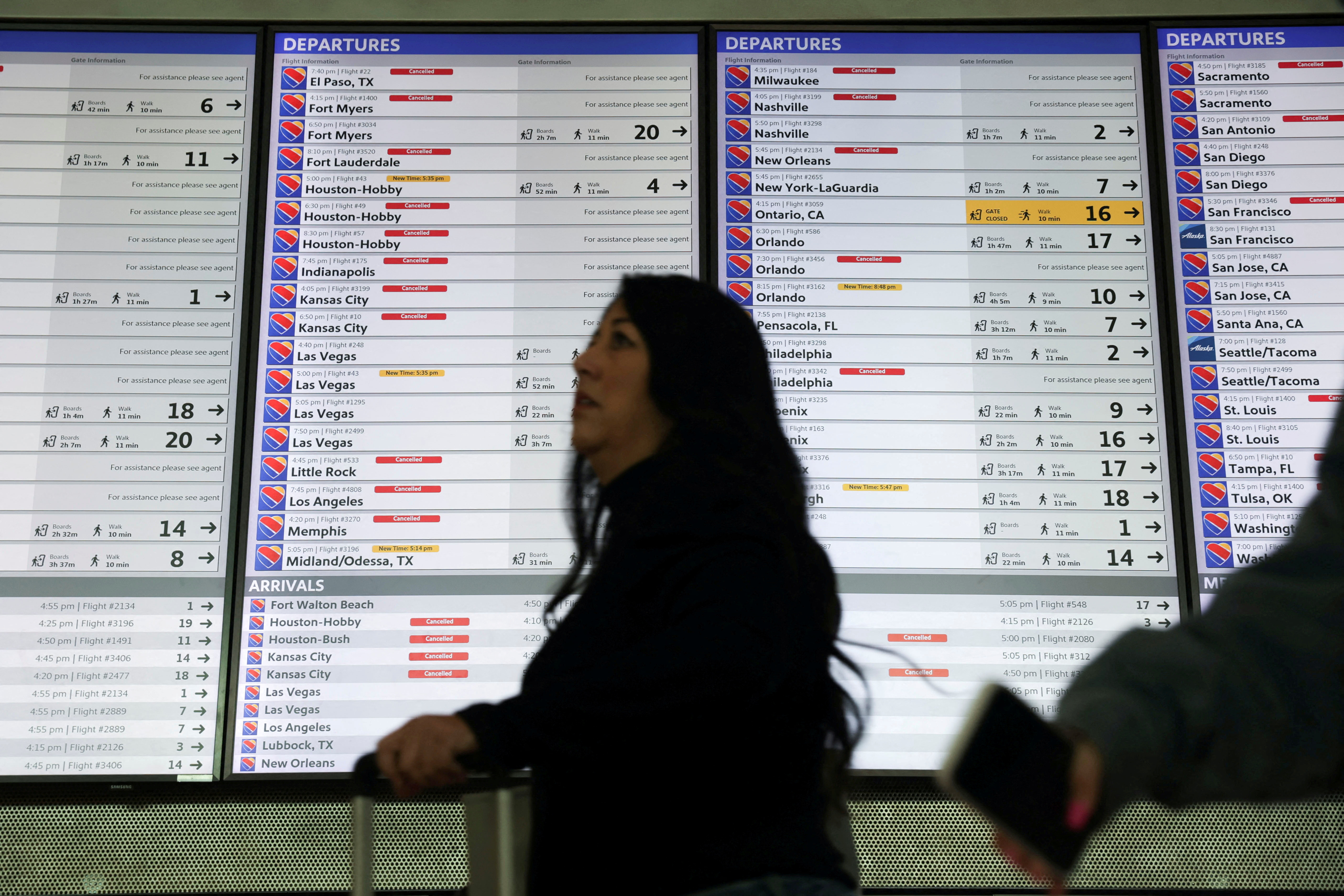 Travellers deal with weather cancellations at Dallas Love Field Airport