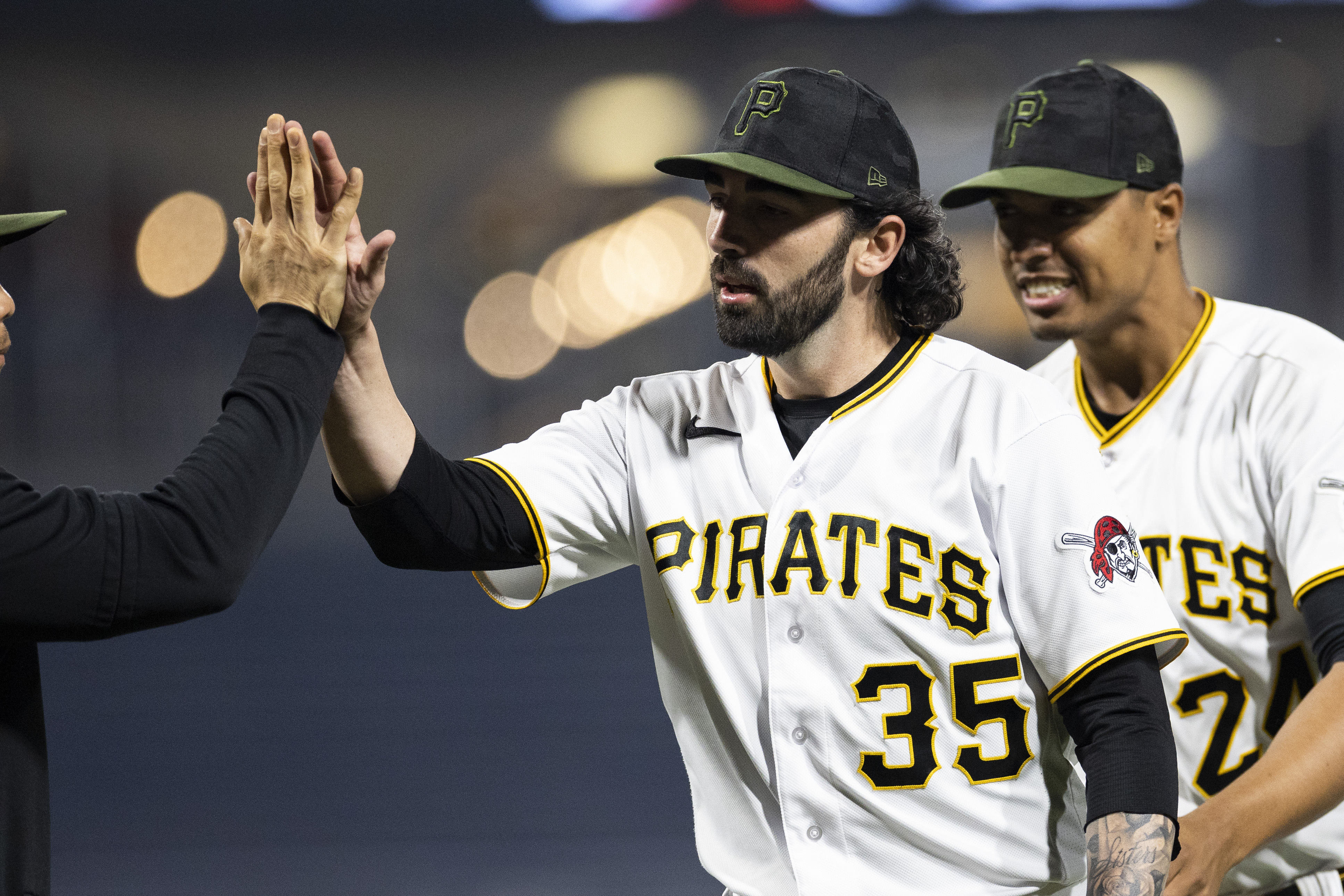 A's fall to Pirates, tie team record with 15th straight road loss