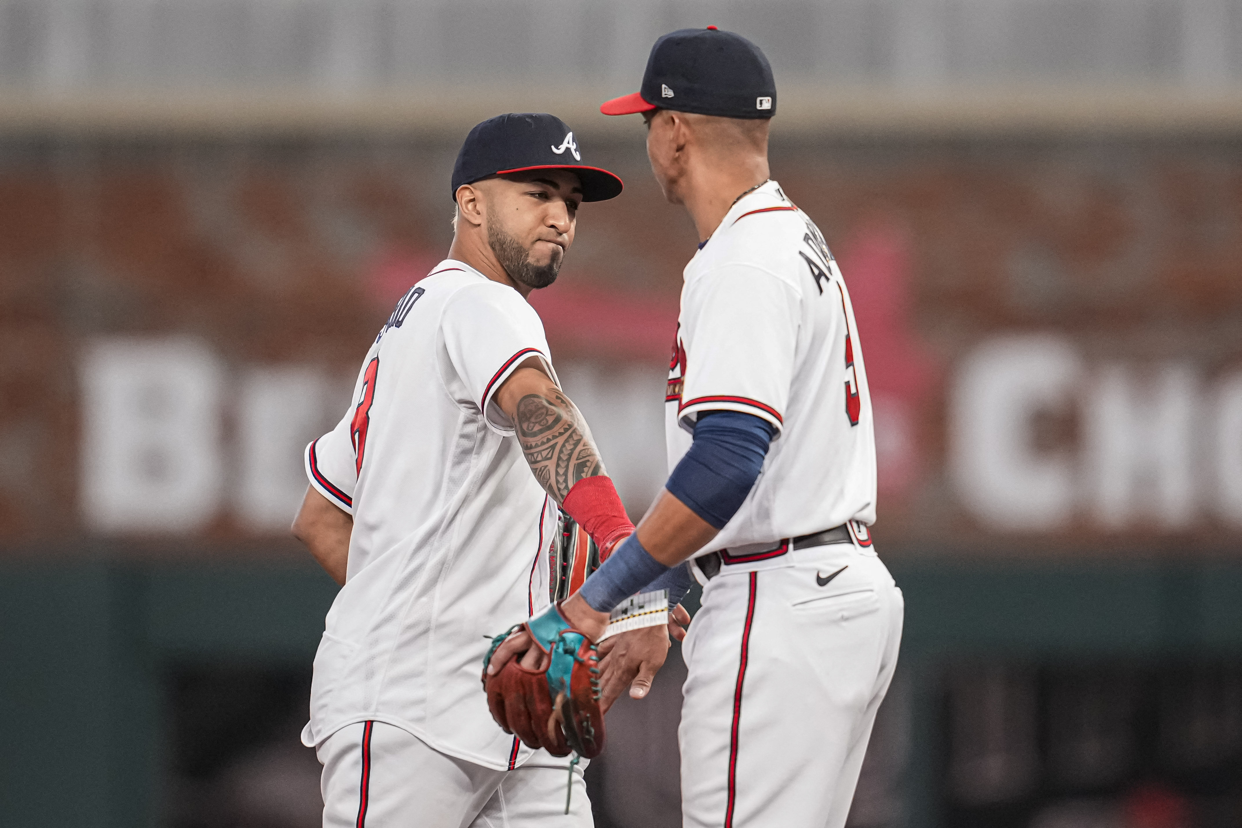 Eddie Rosario's HR gives Braves sweep of Reds