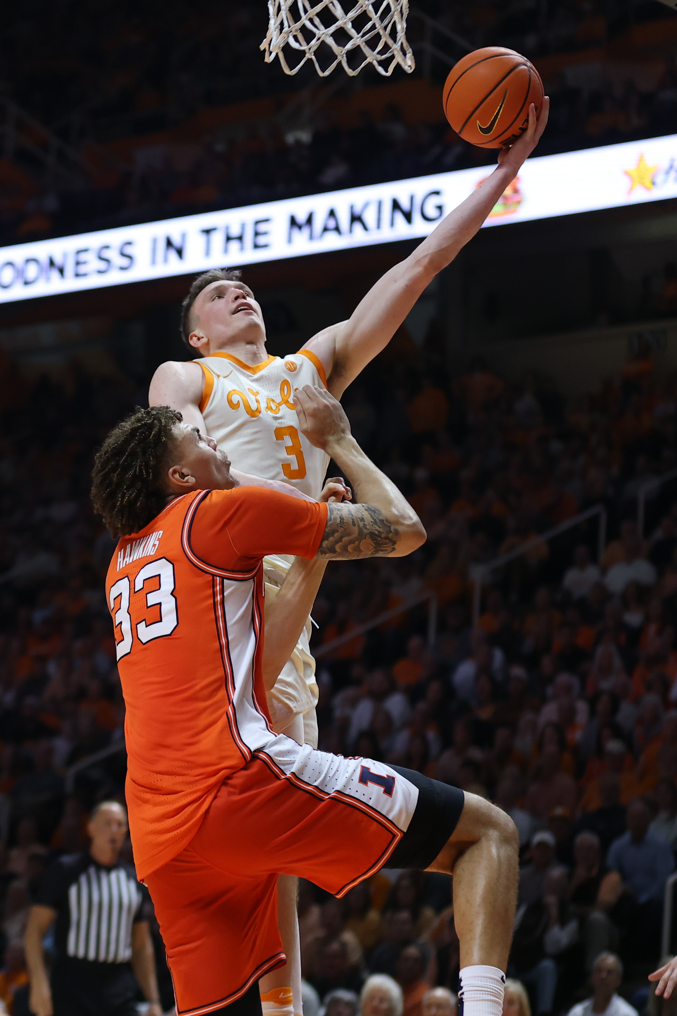 Trailing At Half, No. 17 Tennessee Tops No. 20 Illinois | Reuters