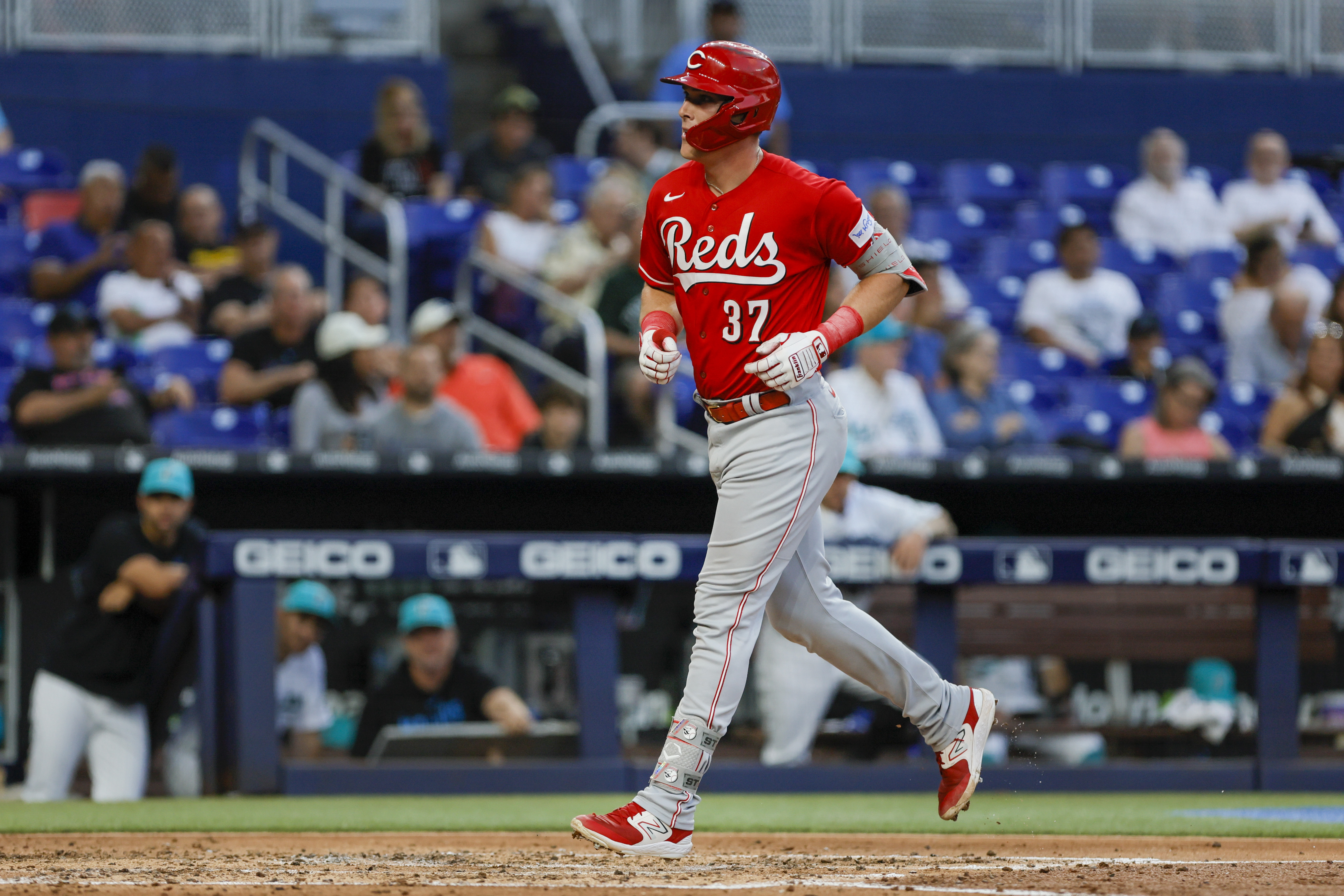 Fraley homers twice, hits tiebreaking shot in 9th as Reds beat Marlins 7-4  to spoil Pérez's debut