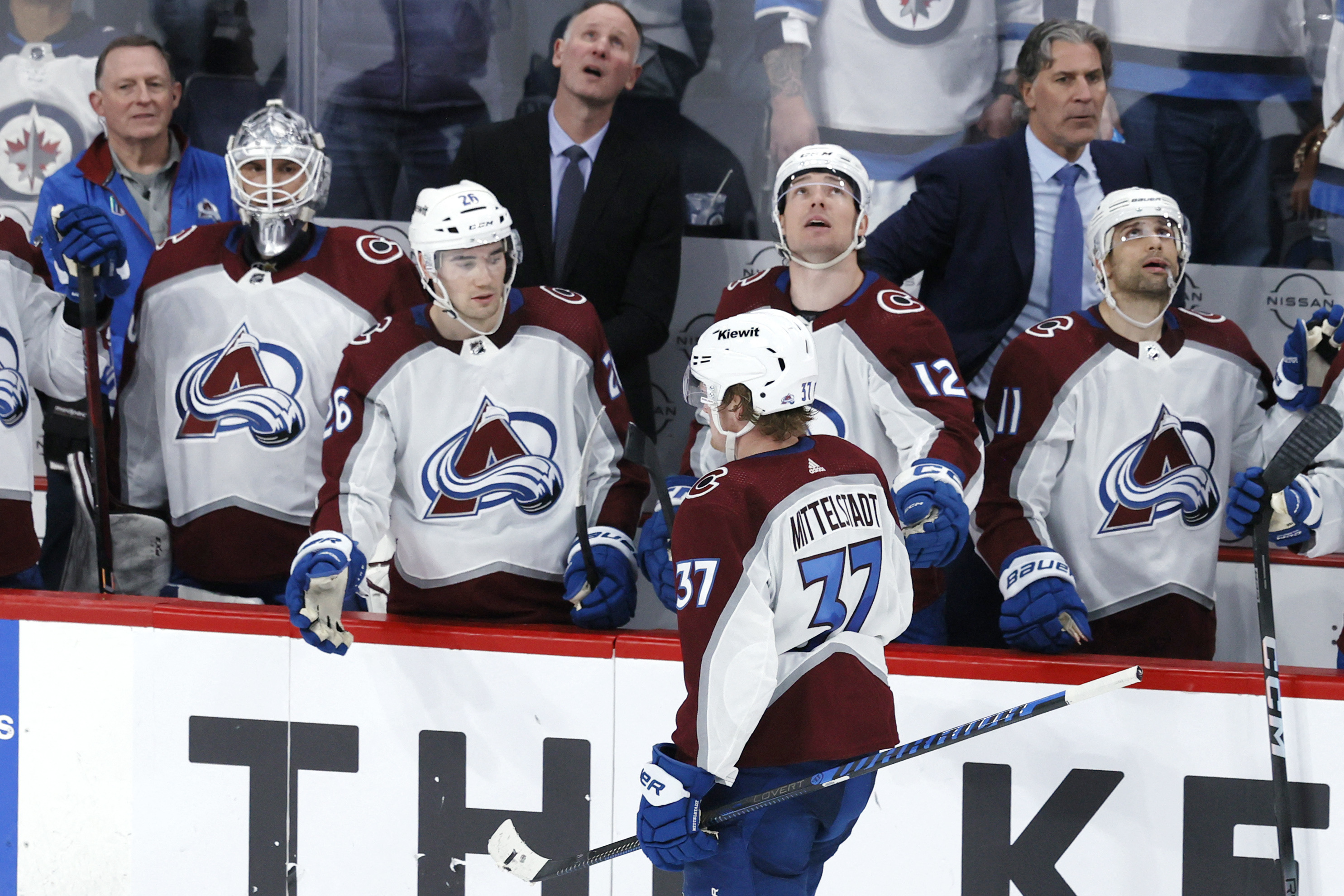 Jets outlast Avalanche to win wild Game 1 | Reuters