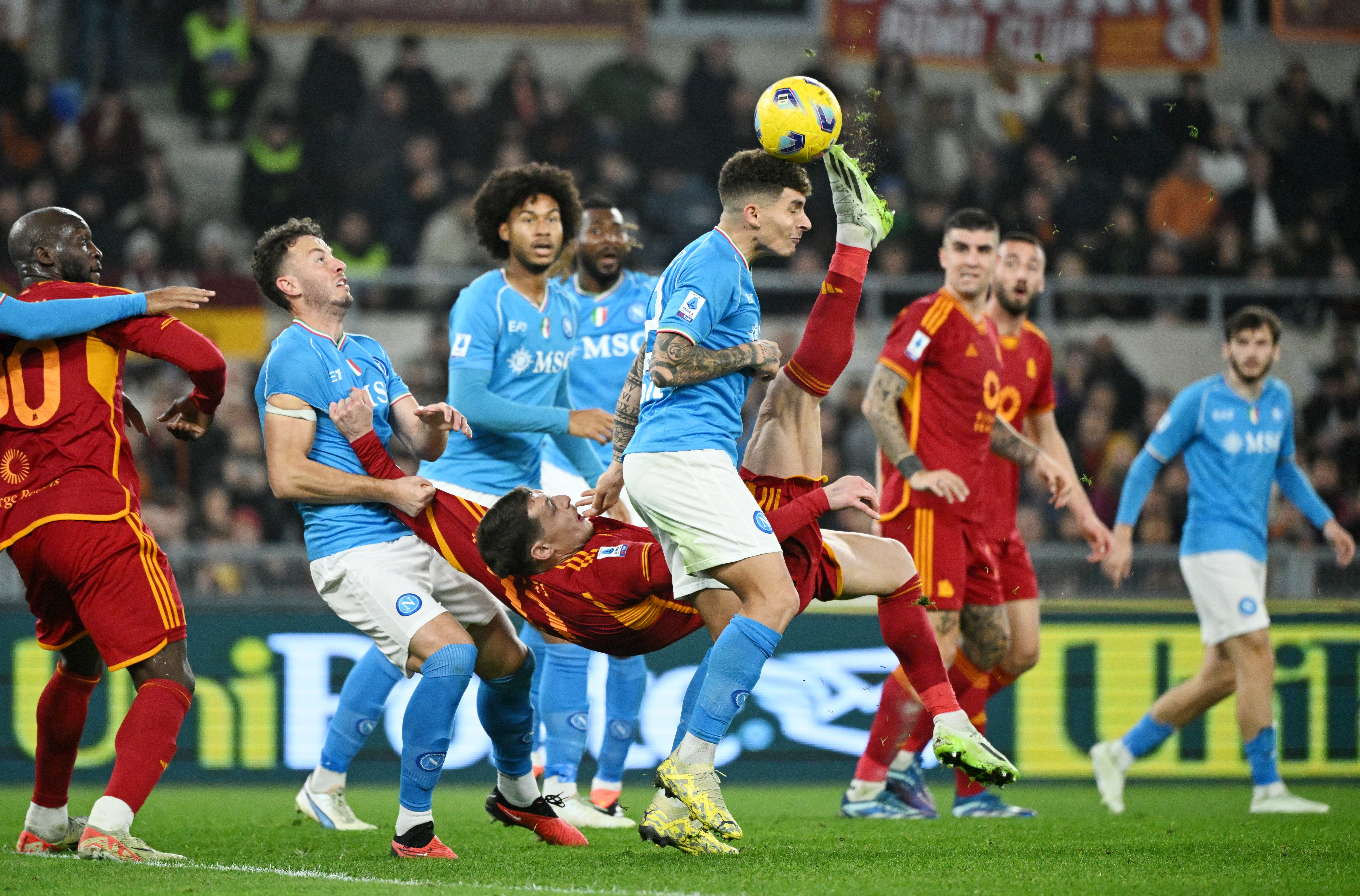 Pellegrini, Lukaku fire Roma to 2-0 win over nine-man Napoli