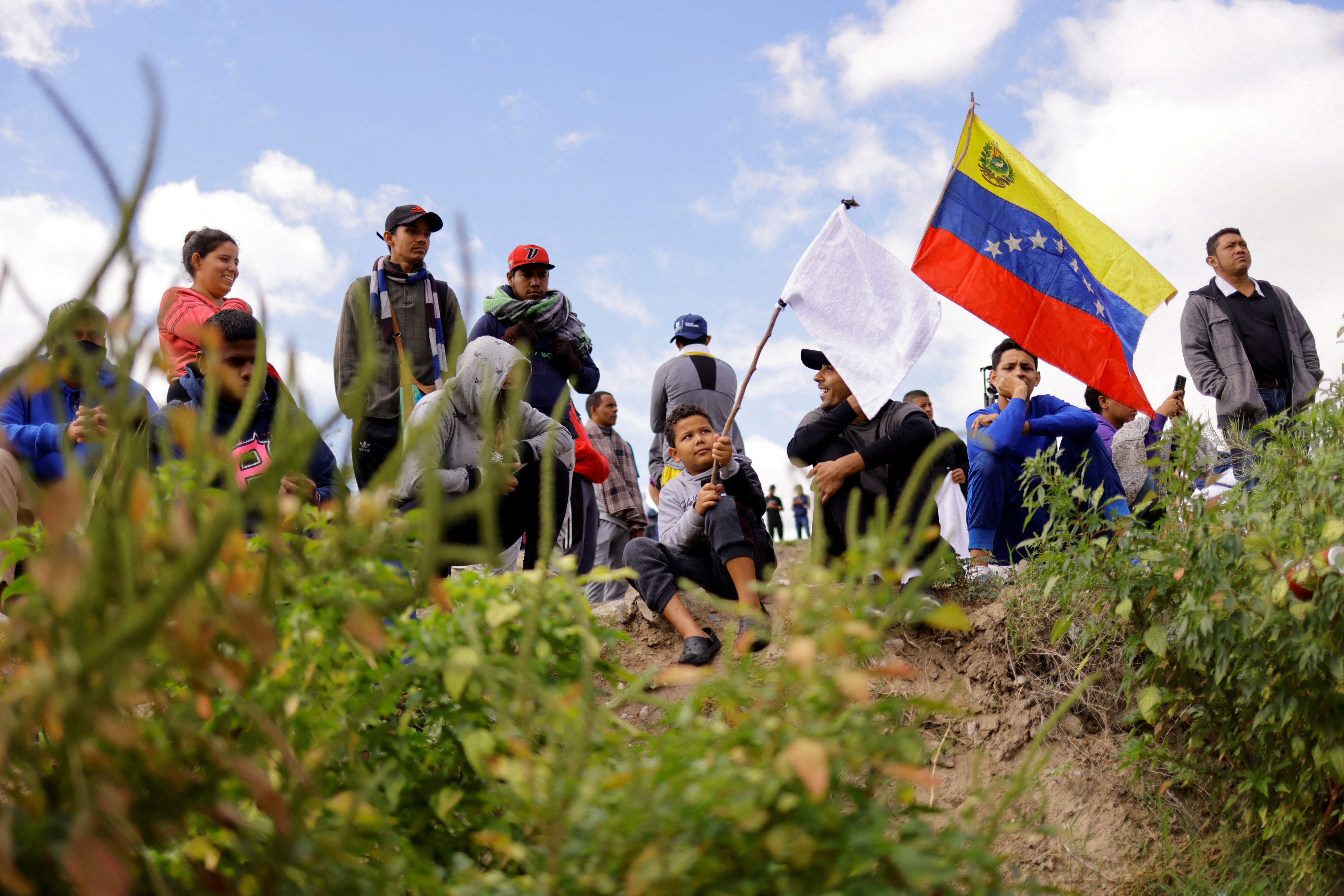 Venezuela migrants protest on the banks of the Rio Bravo river