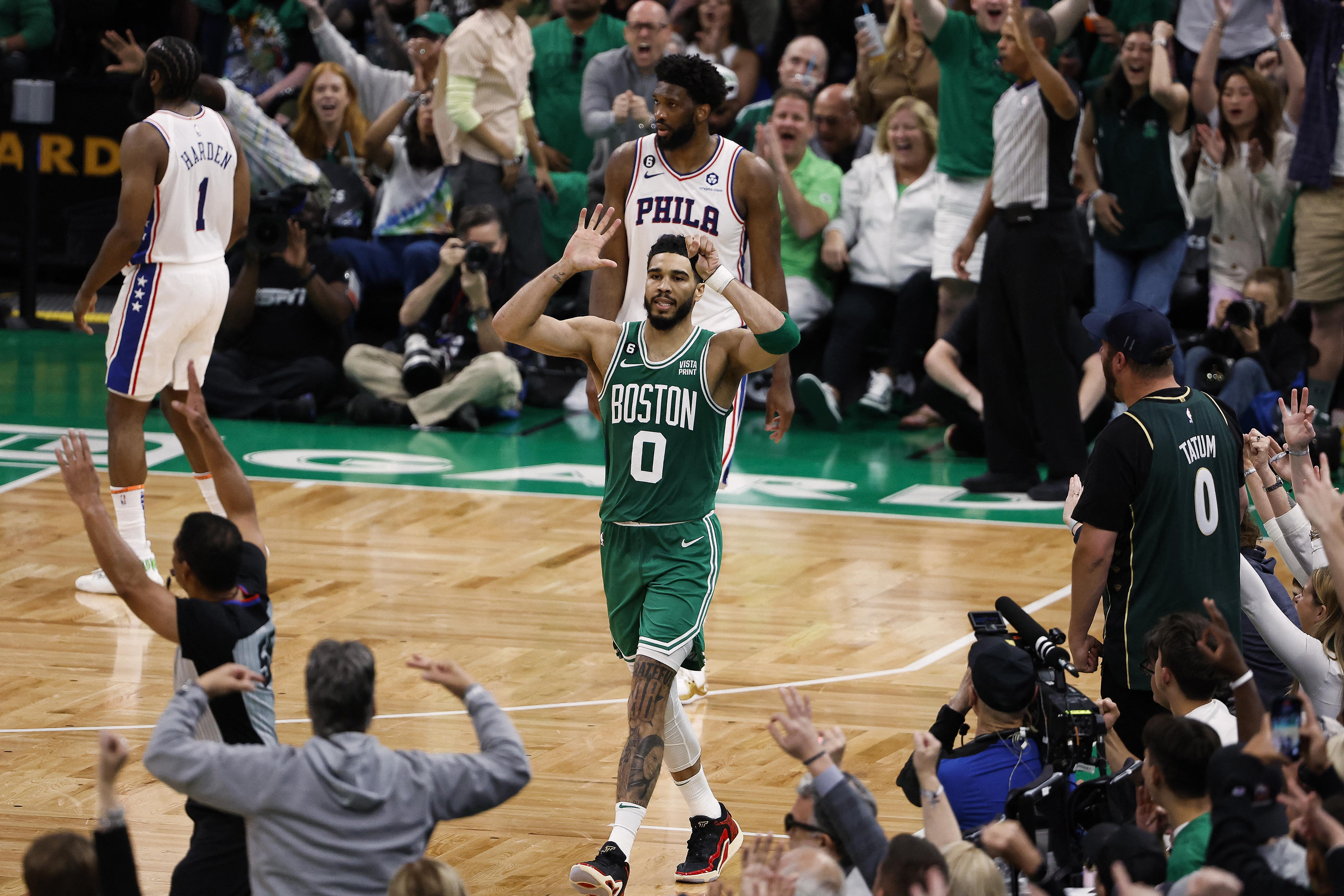 Liderado por Tatum e Brown, Celtics domina fim de jogo, elimina o