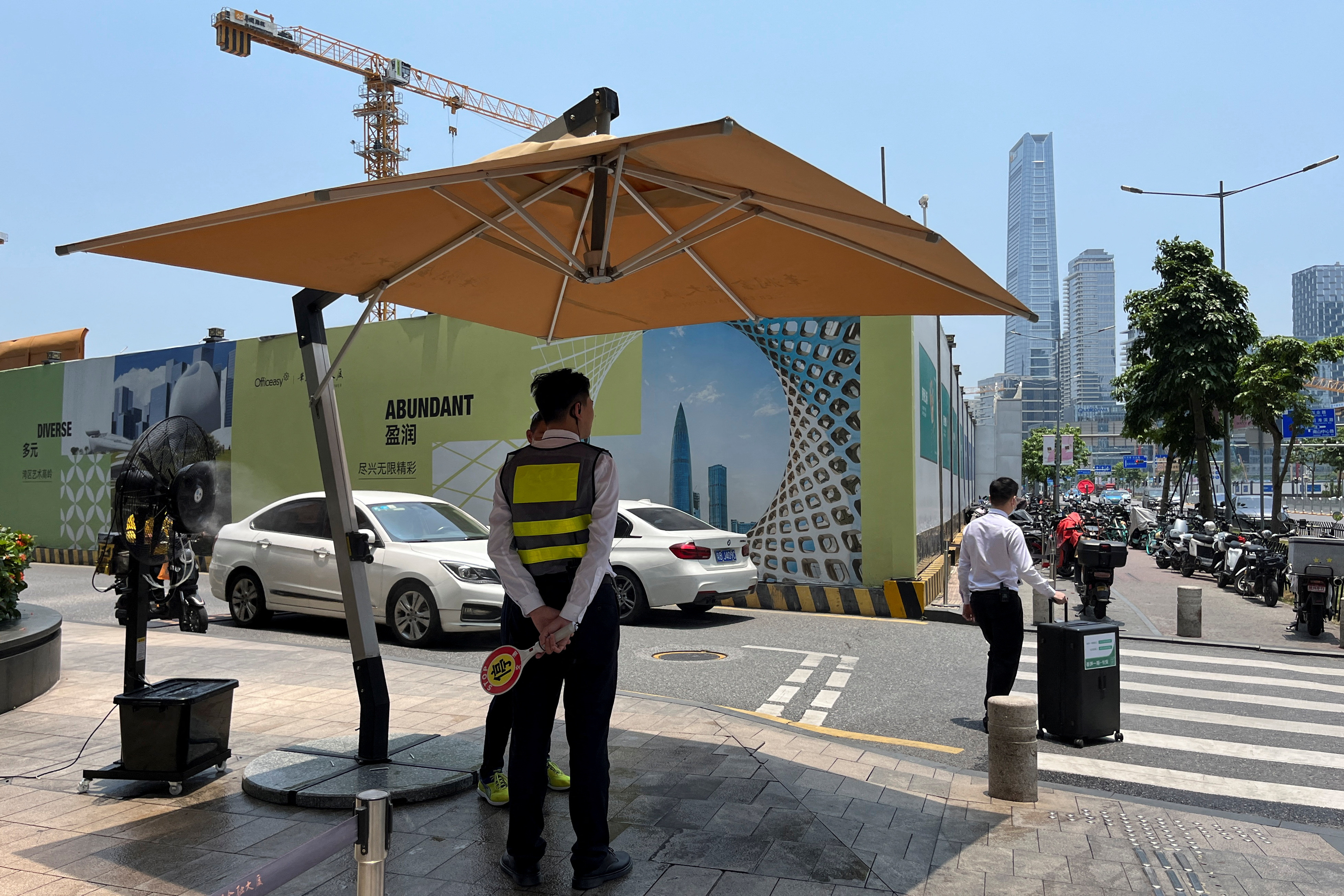 Parasols jump in popularity amid S. Korean heatwave