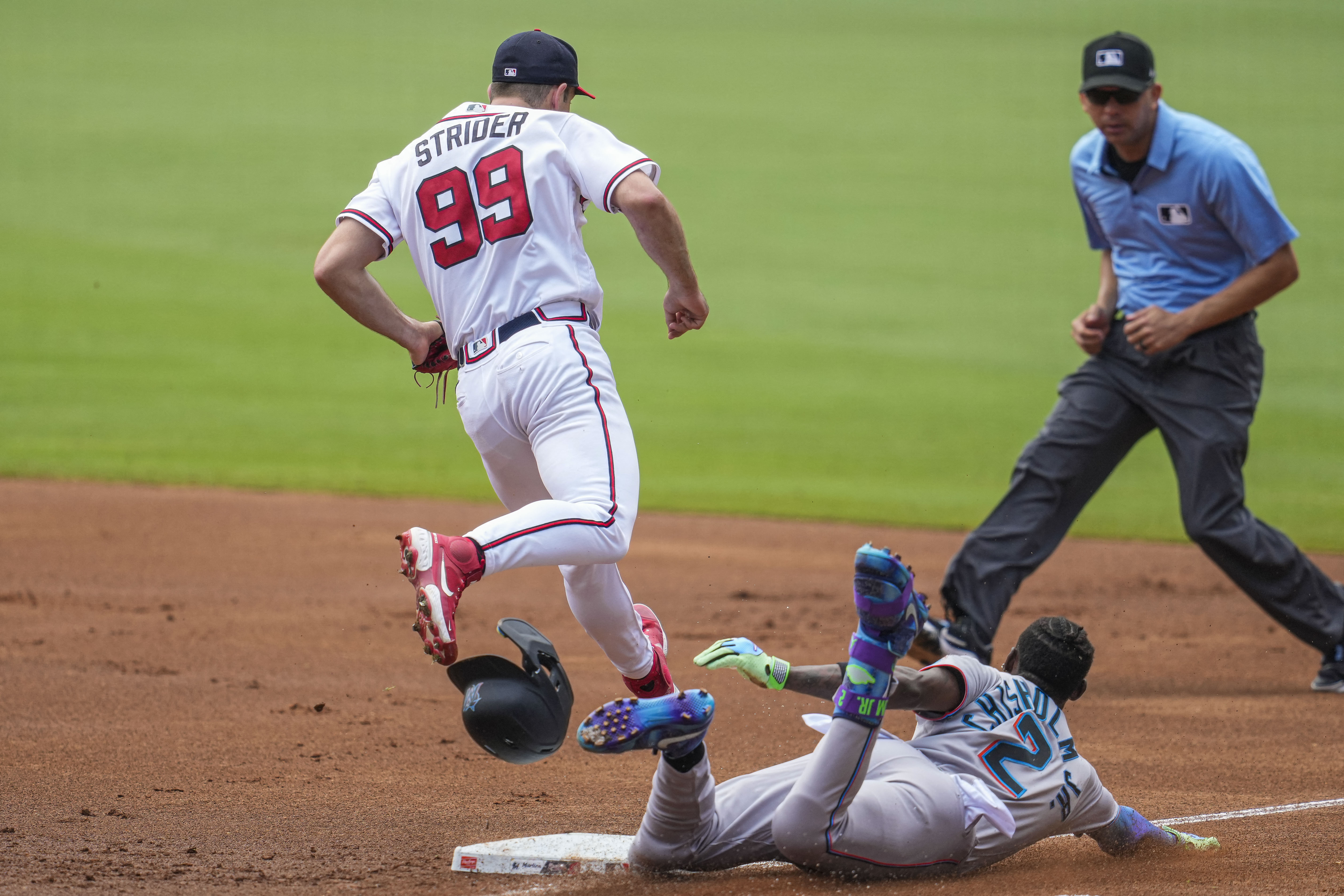 Ozuna hits go-ahead, 3-run homer, Strider gets 20th win as Braves