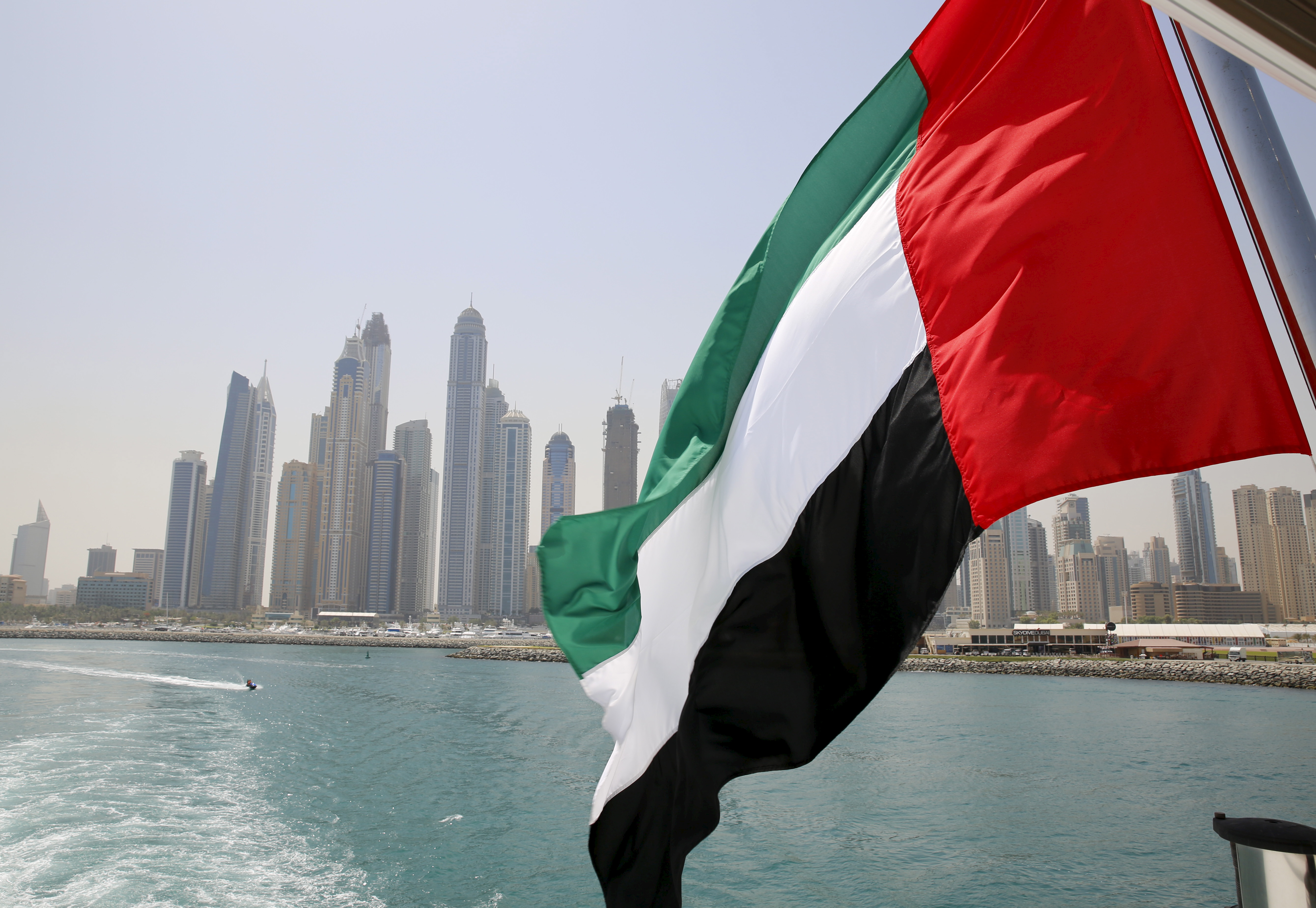 Uae taxes. Флаг Абу Даби. Флаг Объединённых арабских Эмиратов. Эмират Абу-Даби флаг. United arab Emirates флаг.