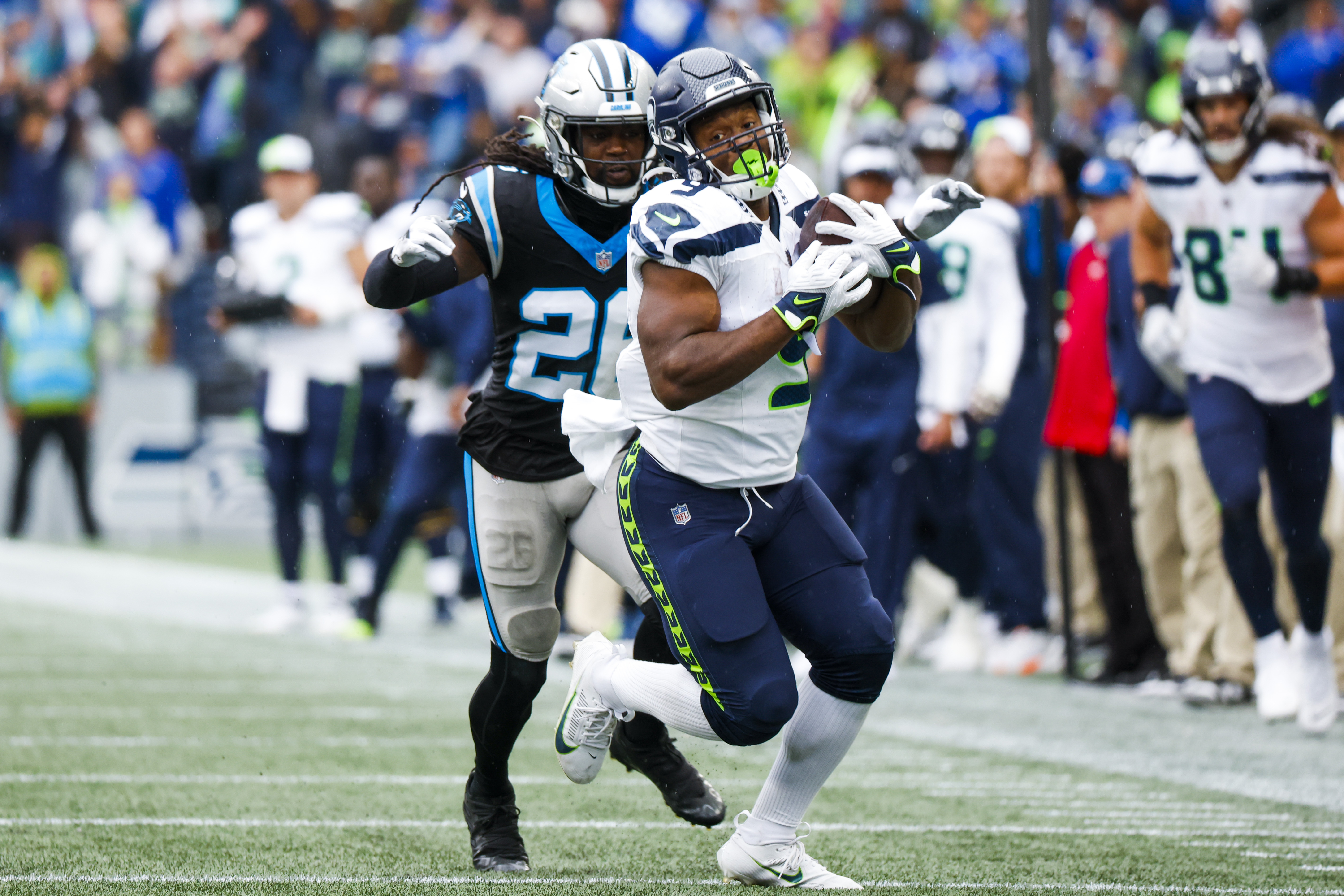 Kenneth Walker III powers Seahawks past Panthers, Fieldlevel