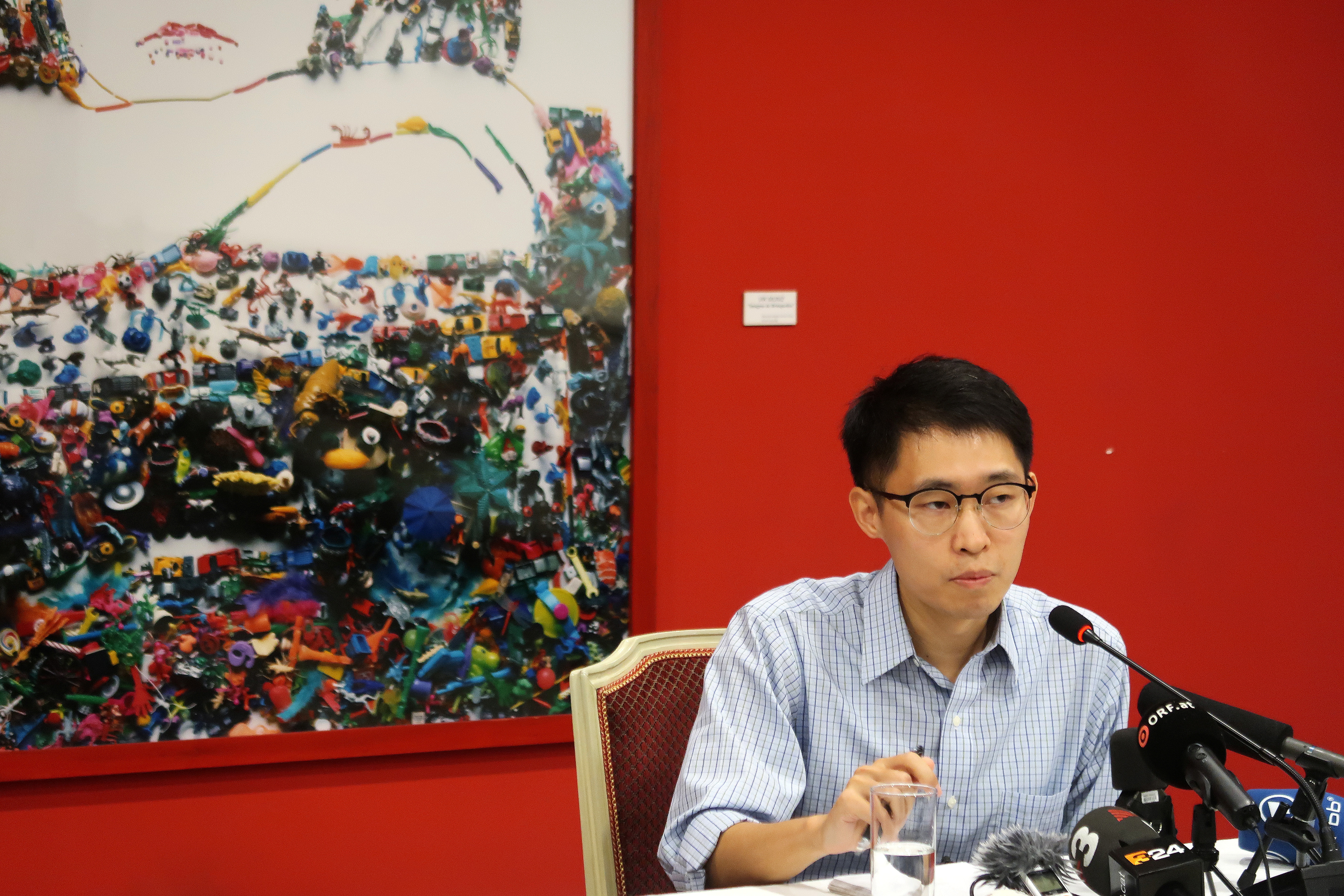 Li Shuo, senior climate adviser with Greenpeace, speaks at a new conference in Beijing