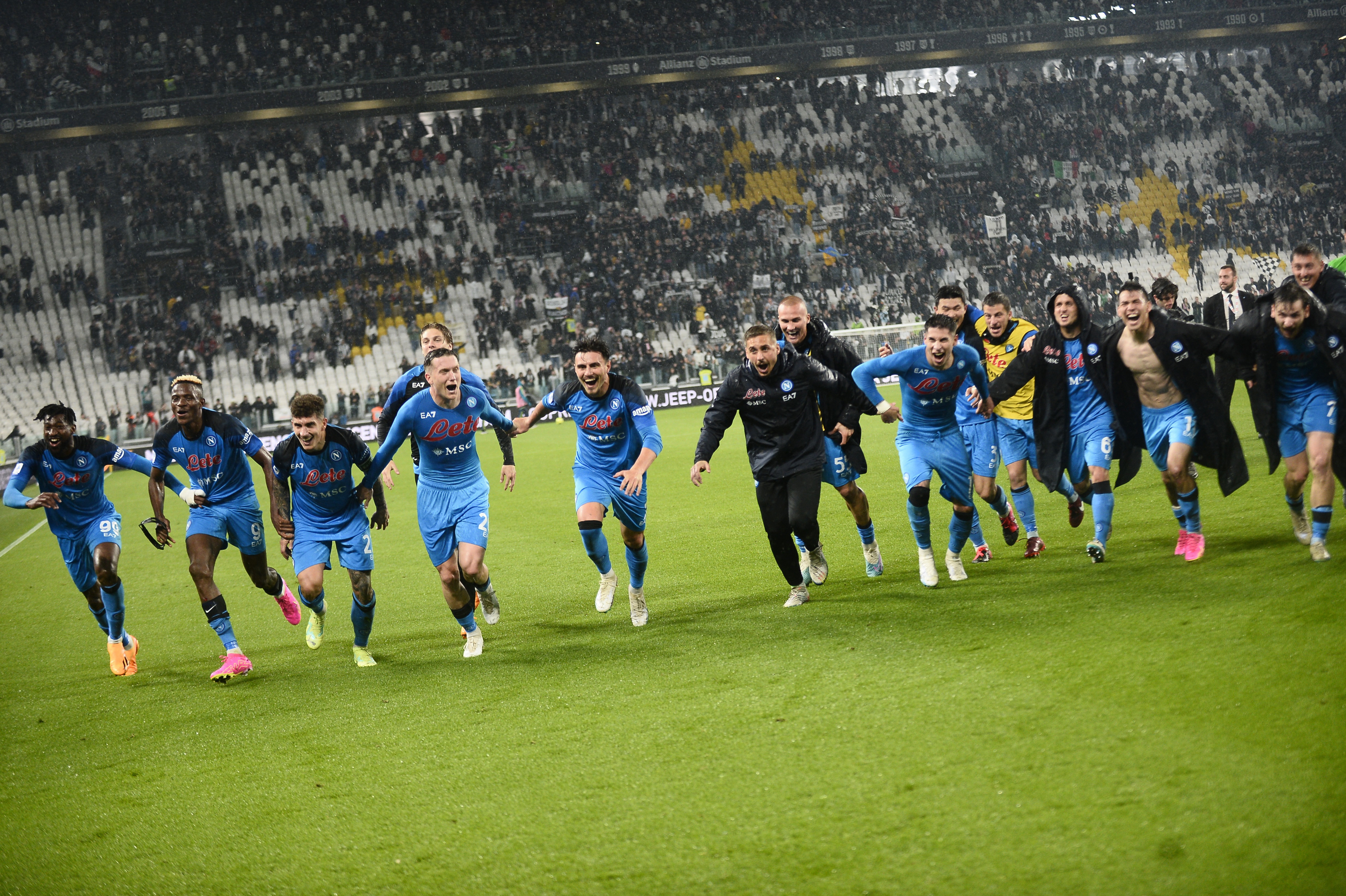 Serie A » News » Napoli squeeze past Milan to reignite title push