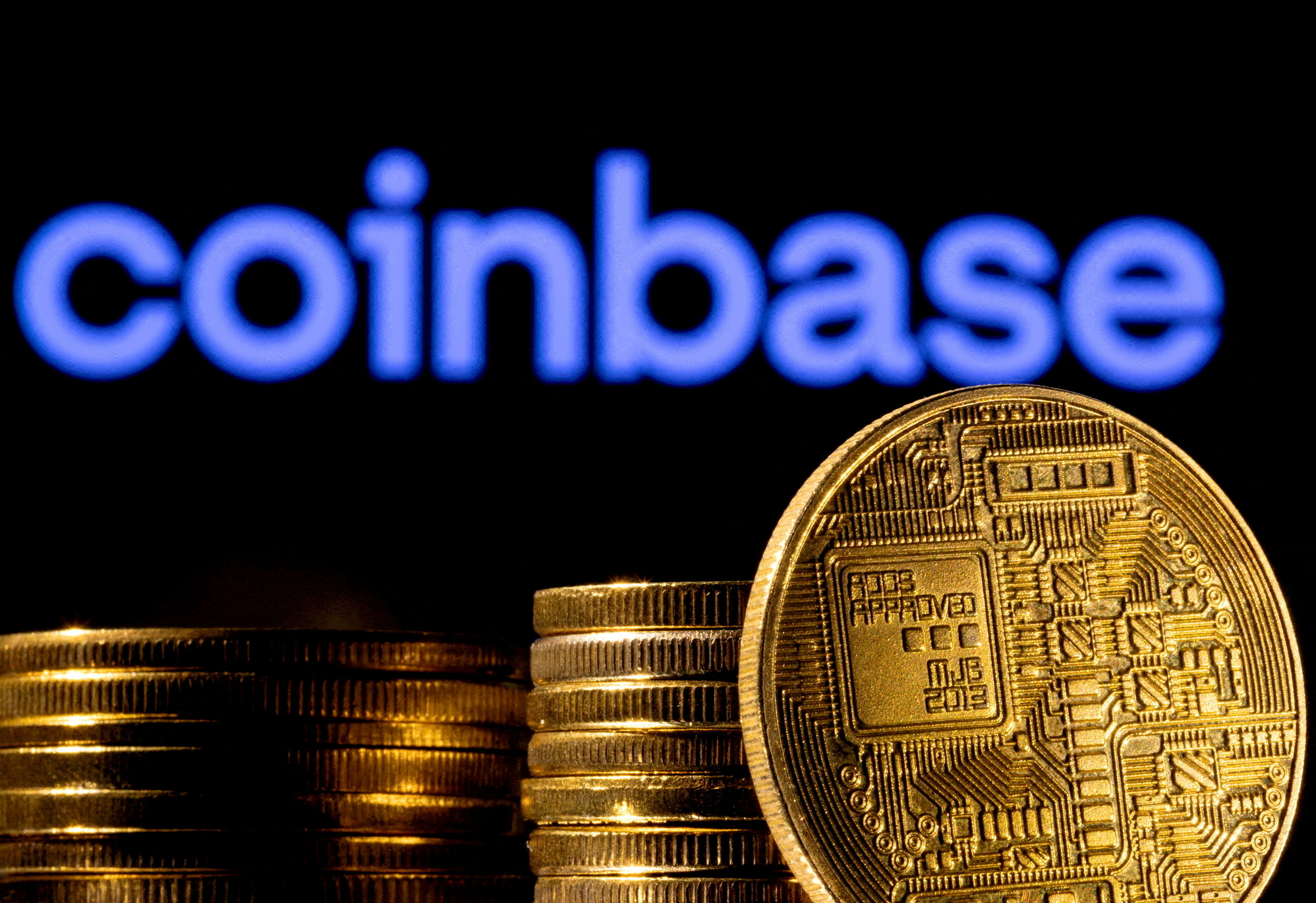 US Stablecoin Law Targets Tether, Backs Coinbase