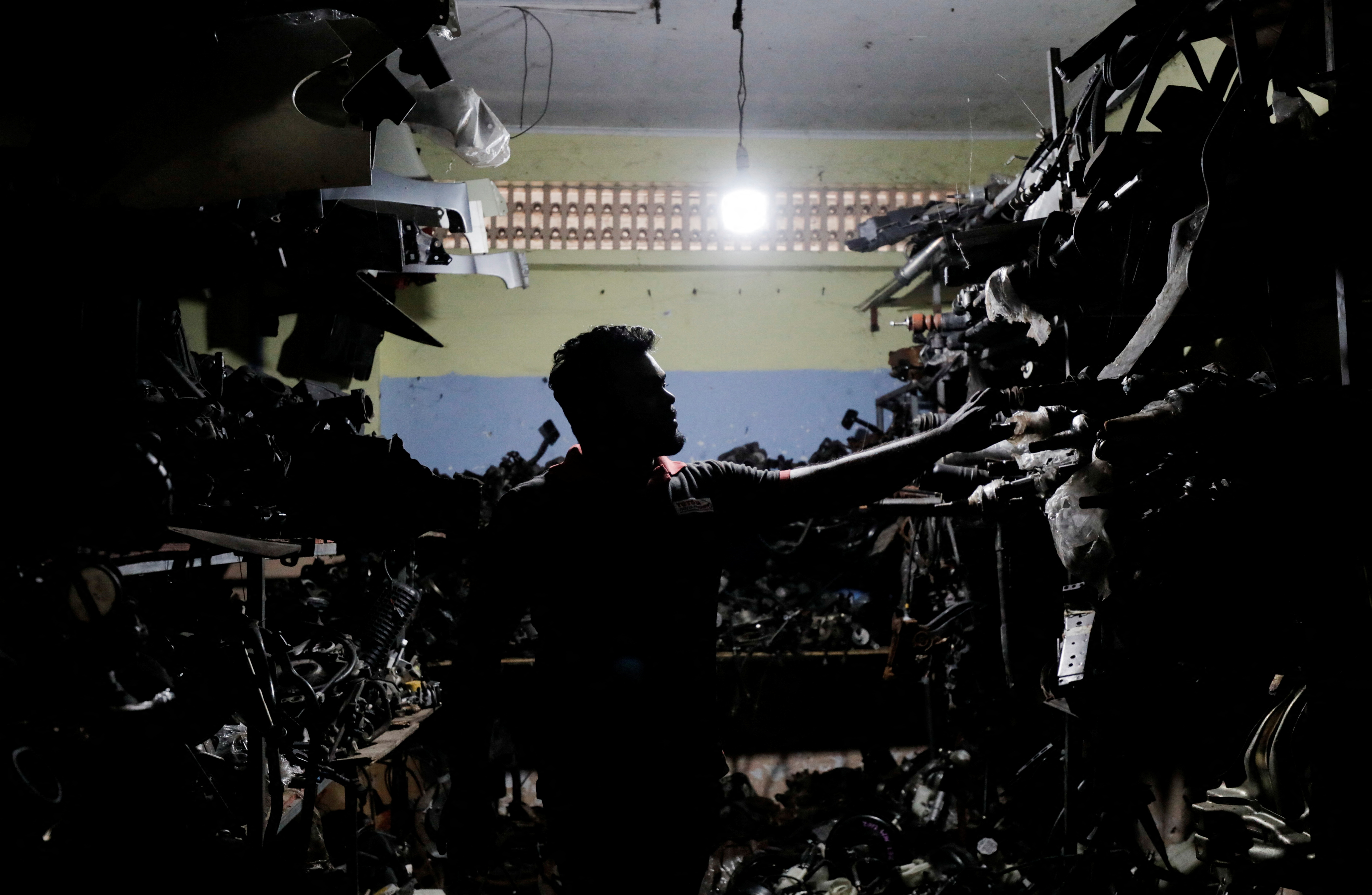 Shortage of Suzuki car mirrors in Sri Lanka reflects growing economic crisis