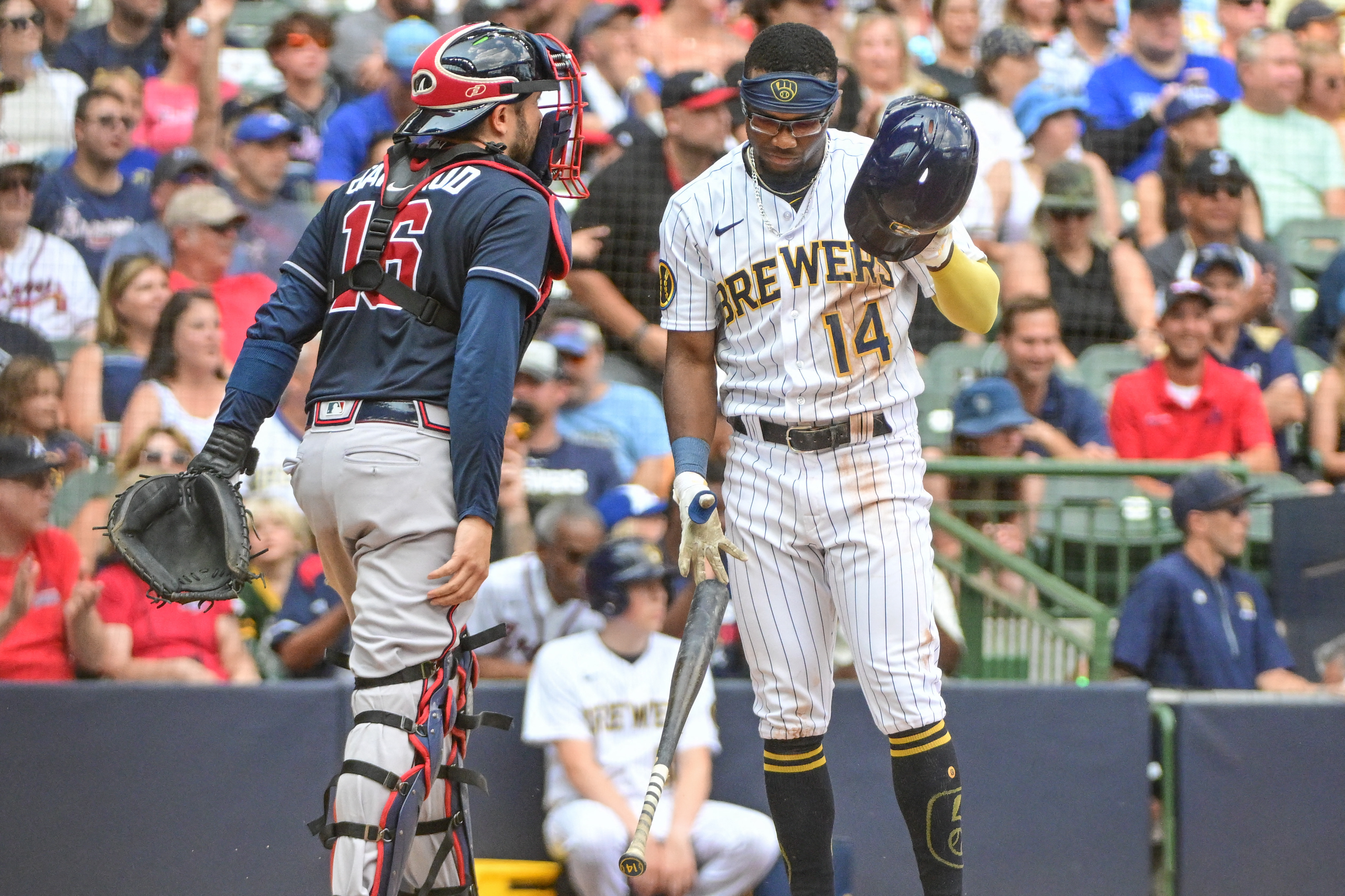 Ozzie Albies powers Braves past Brewers