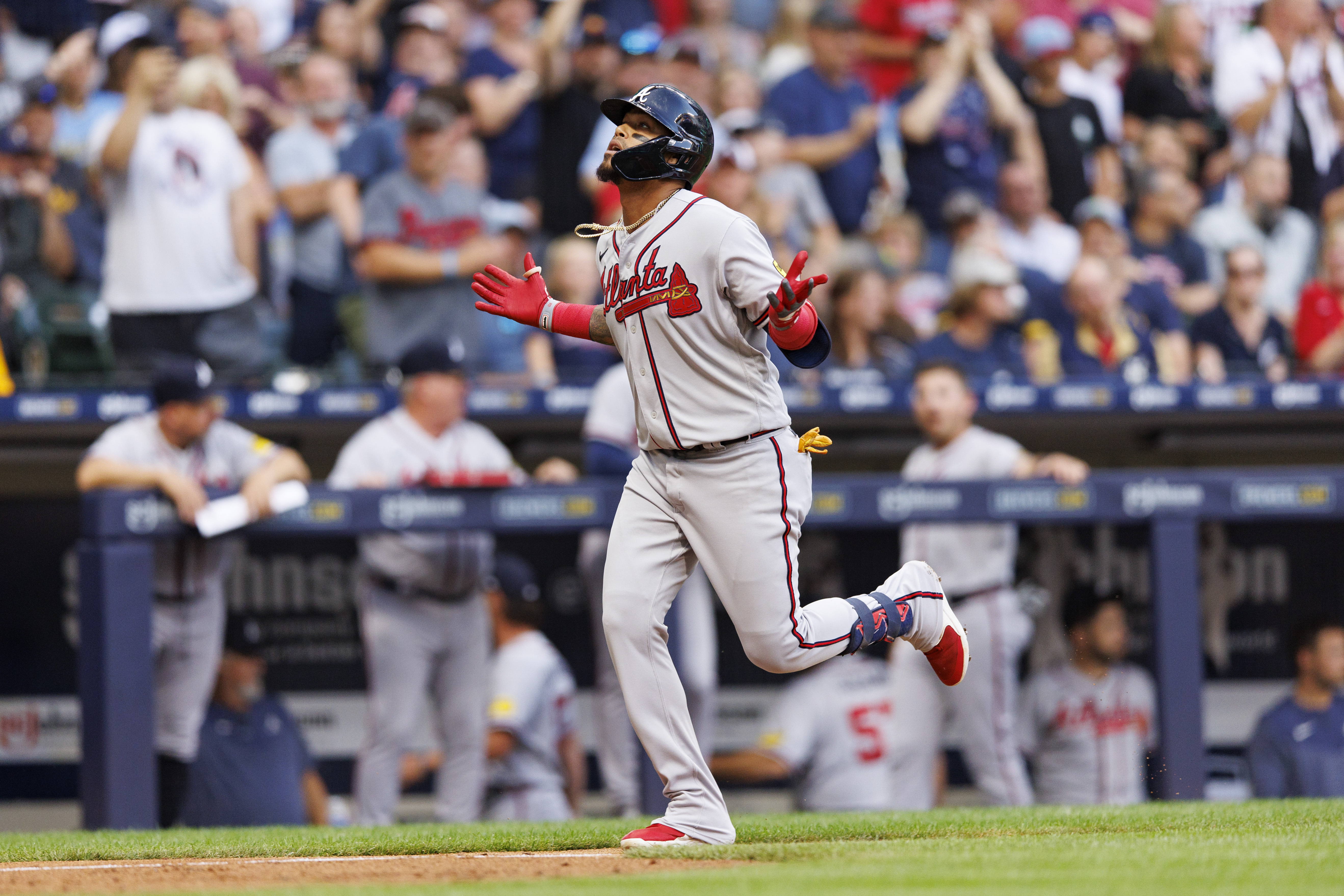 Home runs help Braves defeat Brewers