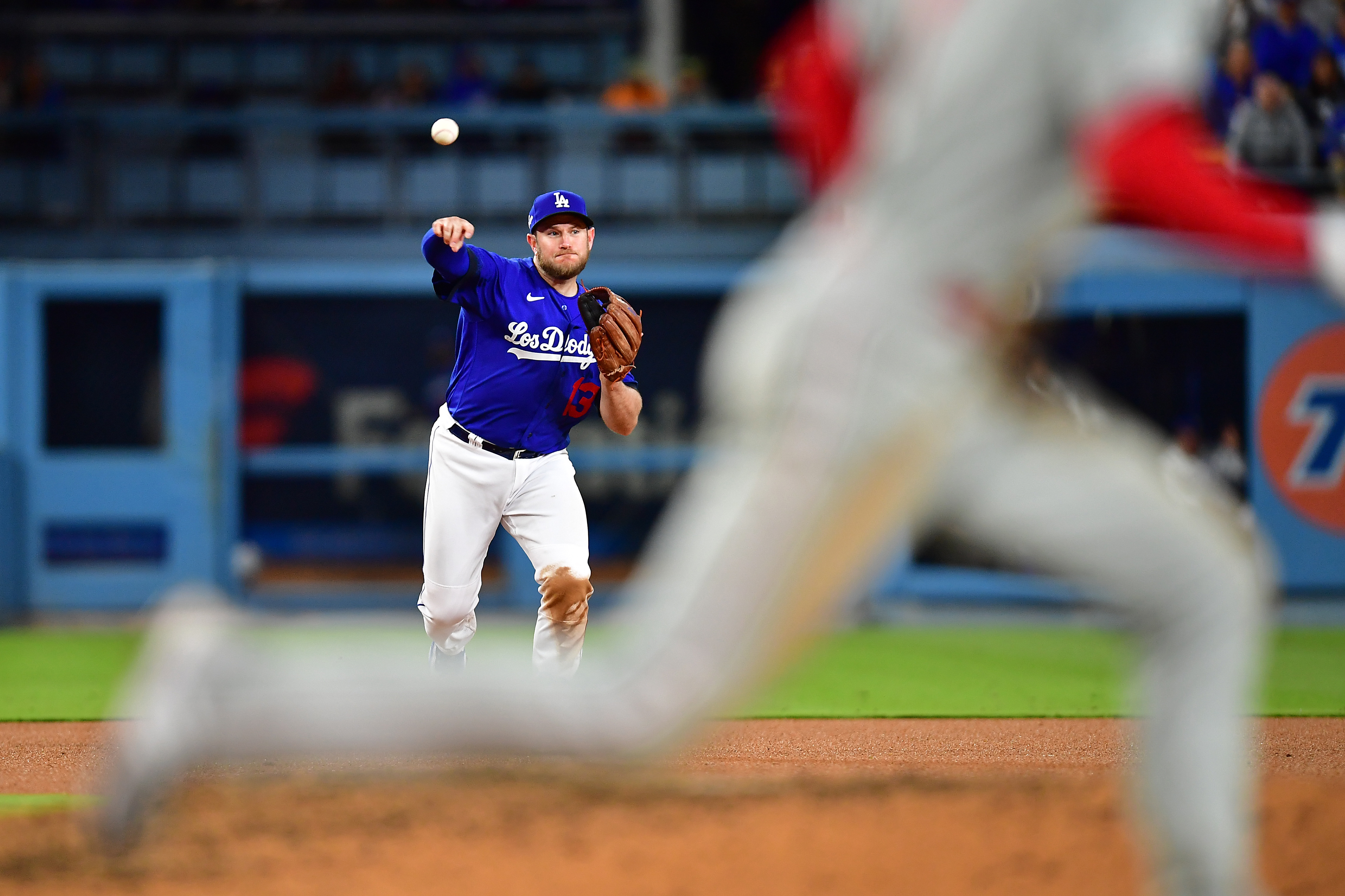 Julio Urías dominates Phillies for 7 innings as Dodgers win 5th straight –  Orange County Register