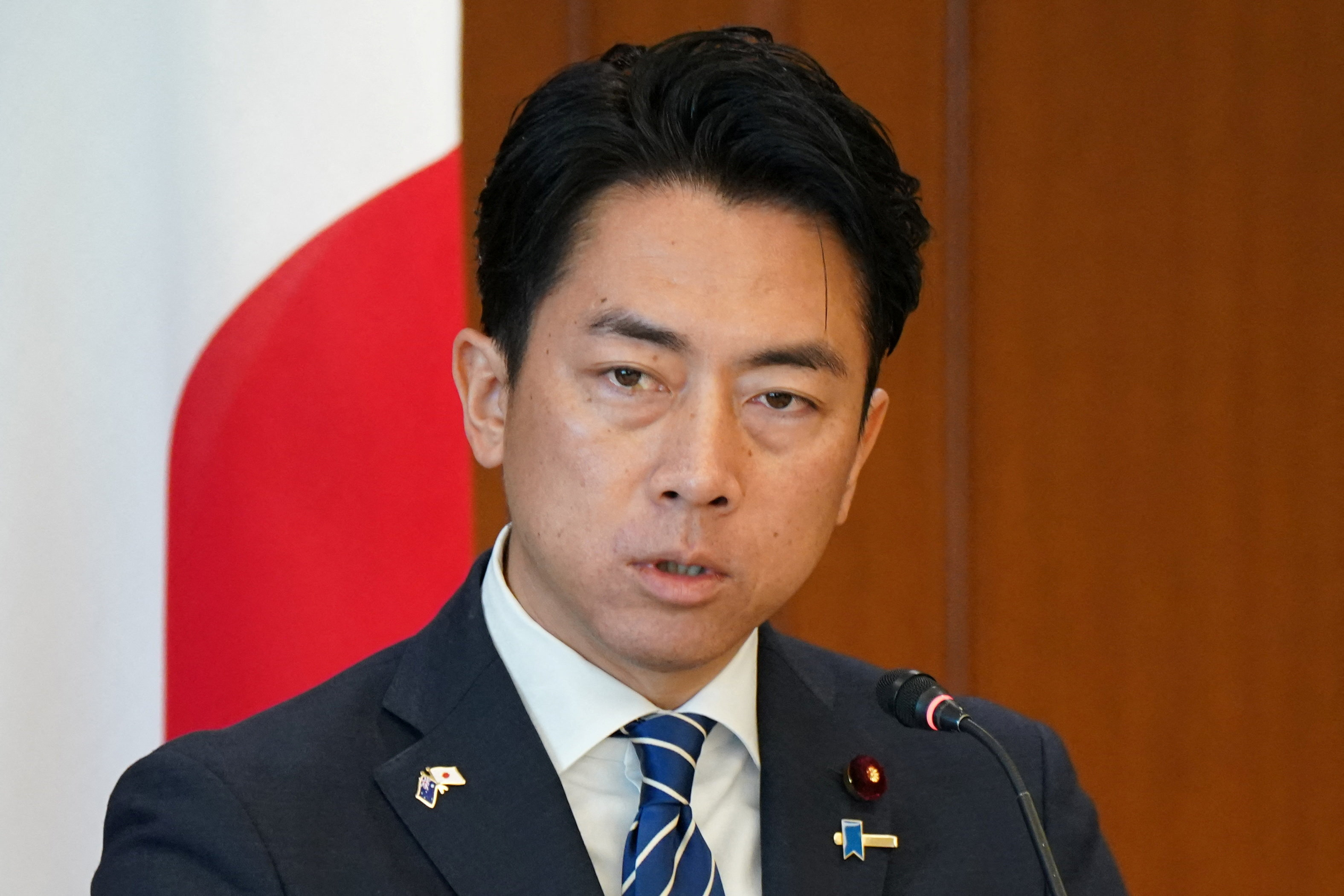 中ロの軍用機が日本周辺を共同飛行、「重大な懸念」と小泉防衛相 
