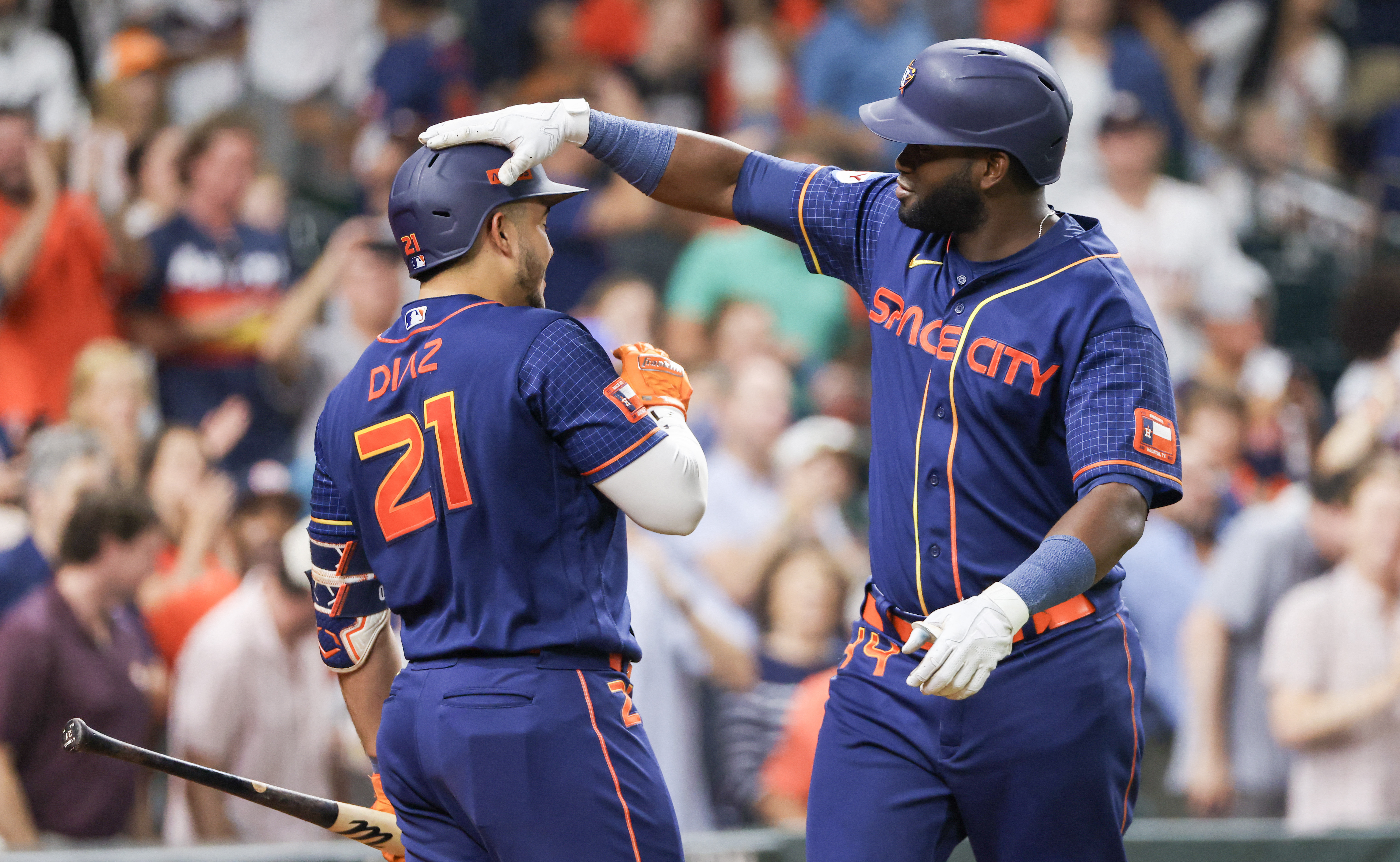 Astros rally past Guardians, now half-game out of first