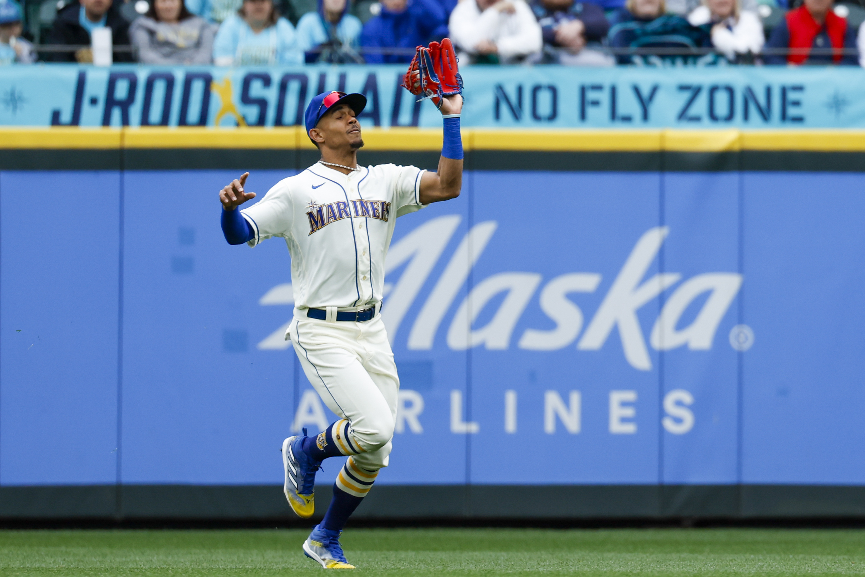 Home run fest powers Cardinals past Mariners