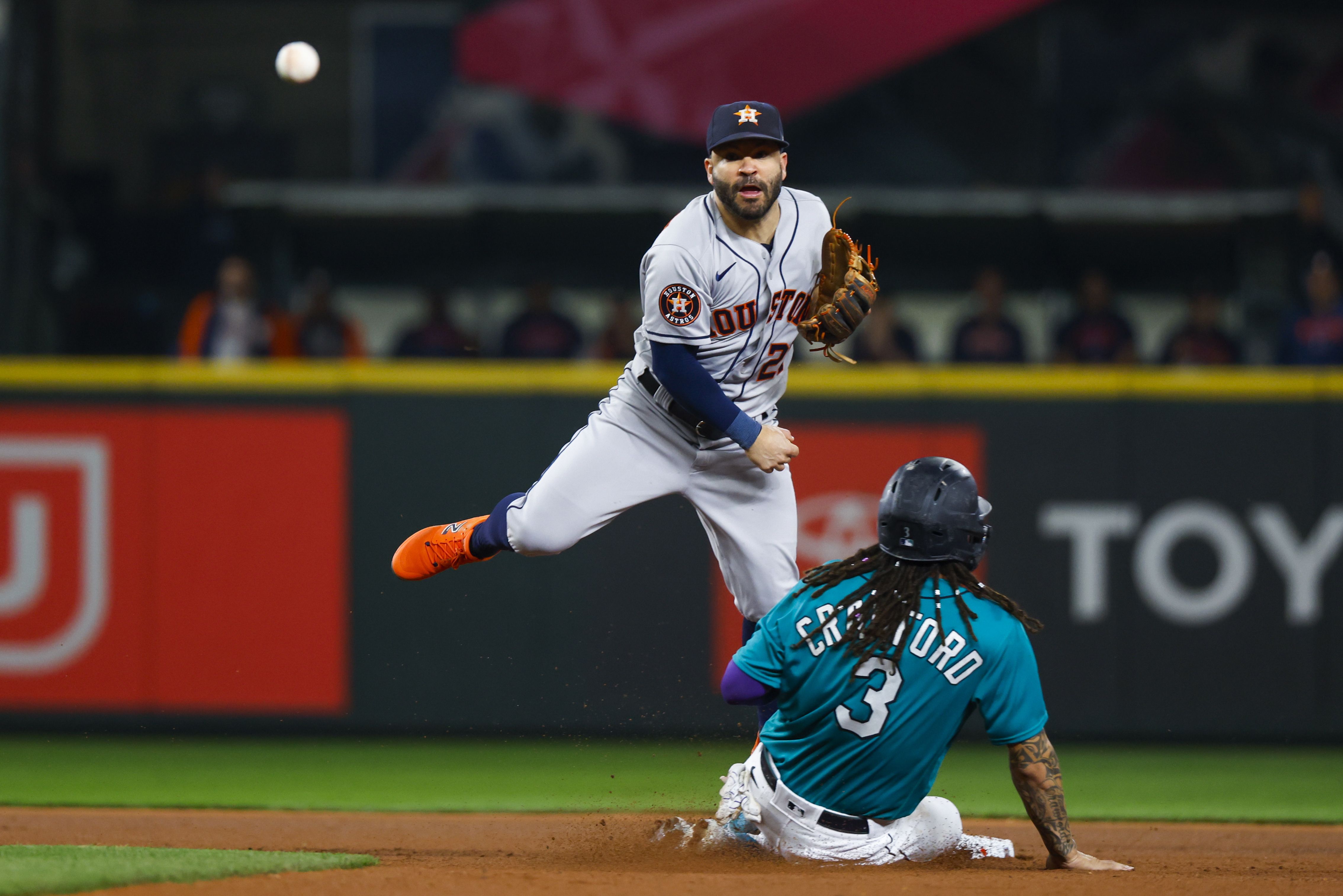 Ford clears bases in 9-run 4th, Mariners blast past the Astros