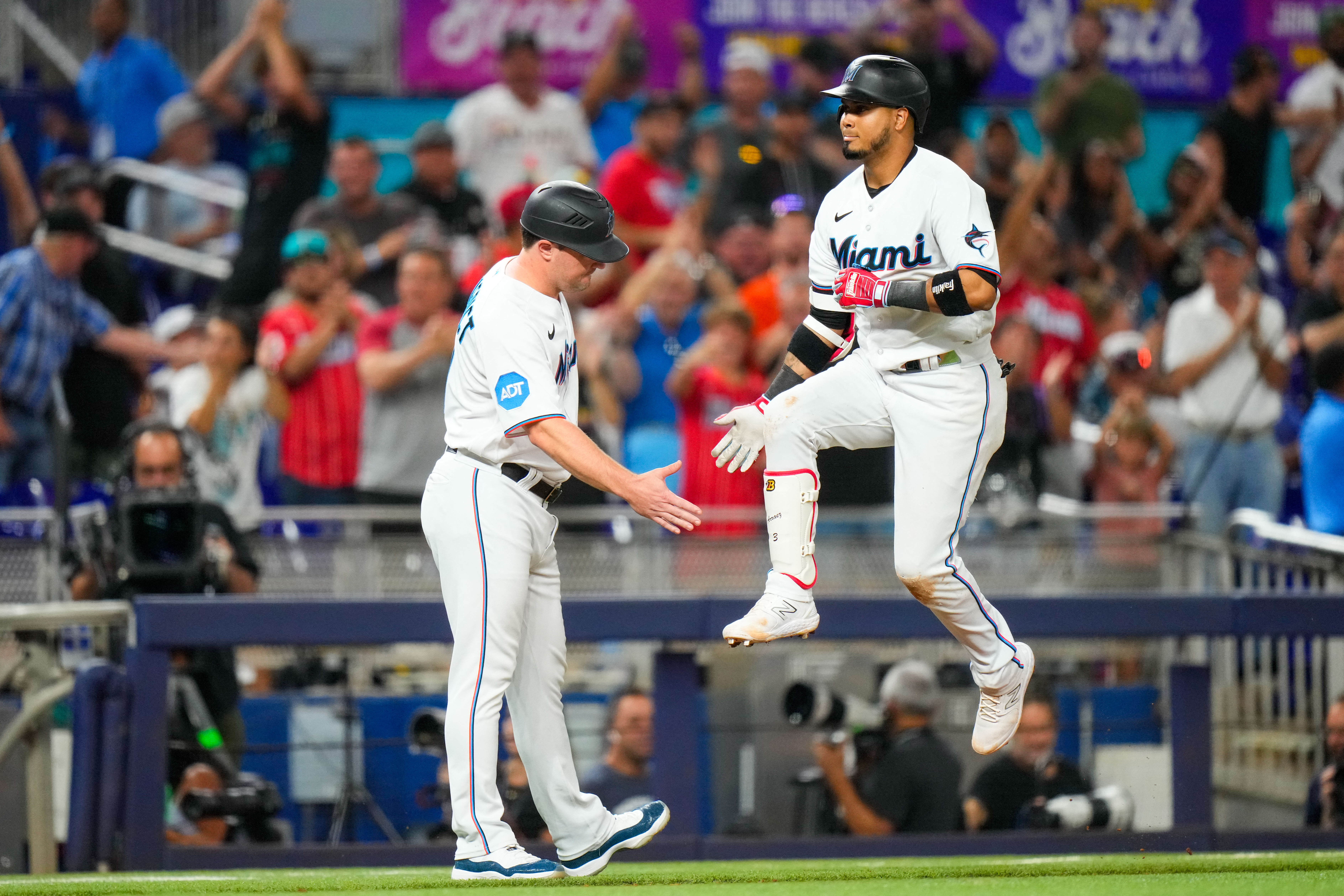 Three straight home runs power Marlins past Astros