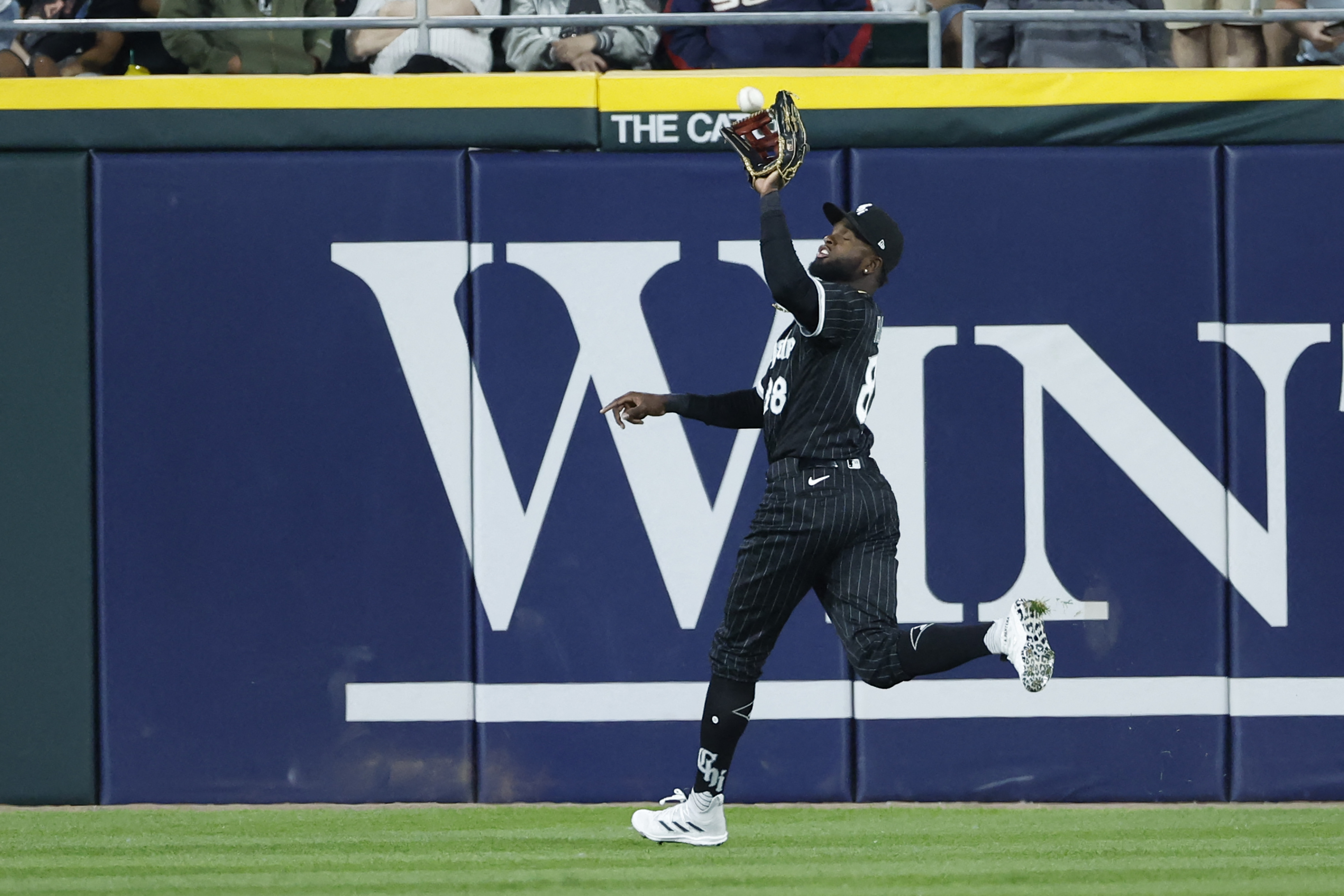 Luis Robert Jr.'s walk-off single gives Chicago White Sox their 6th win in  last 7 games to stay 3½ games out of 1st in AL Central