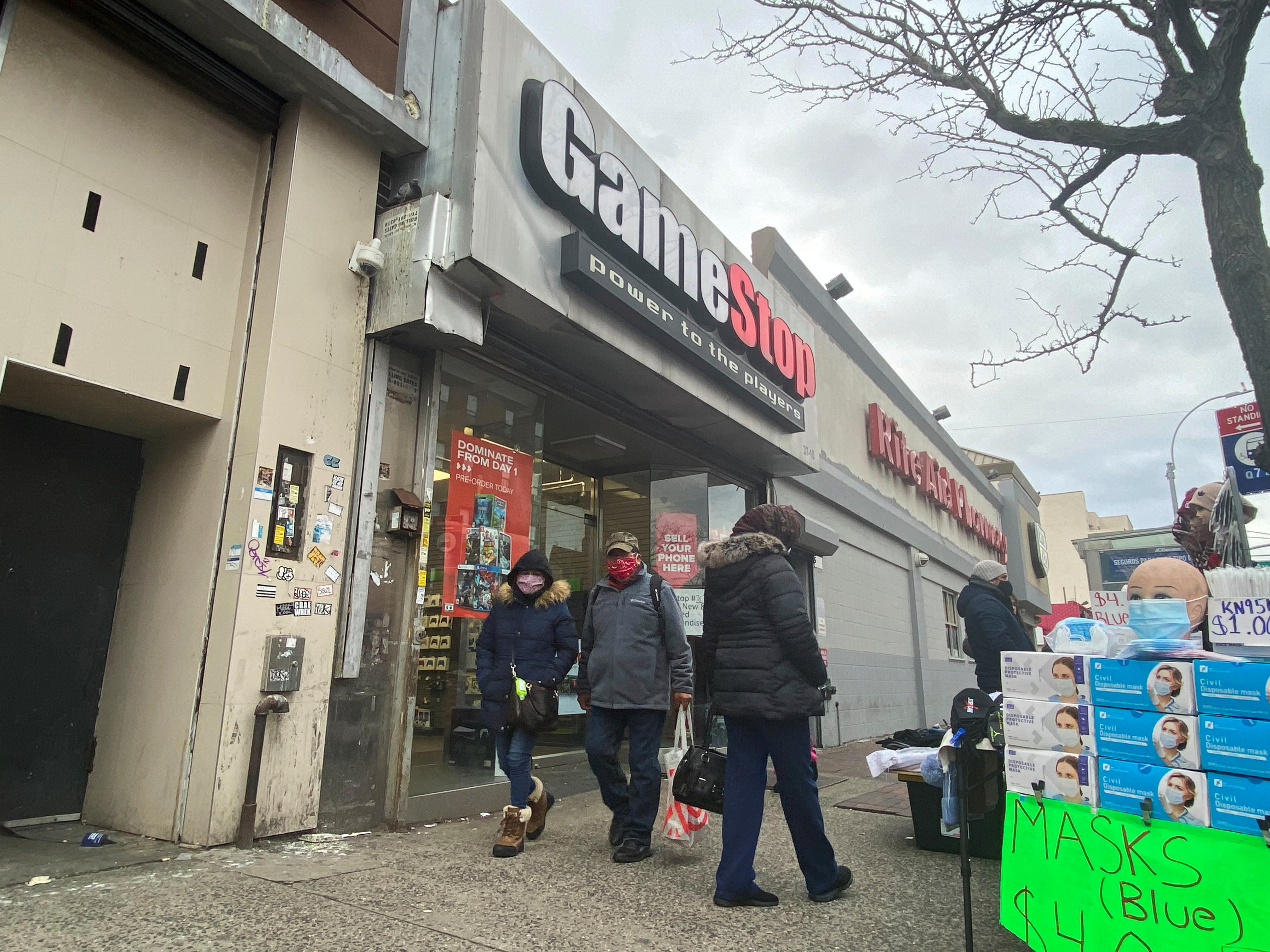 People walk past a GameStop store in New York, U.S., January 27, 2021.  REUTERS/Nick Zieminski/File Photo