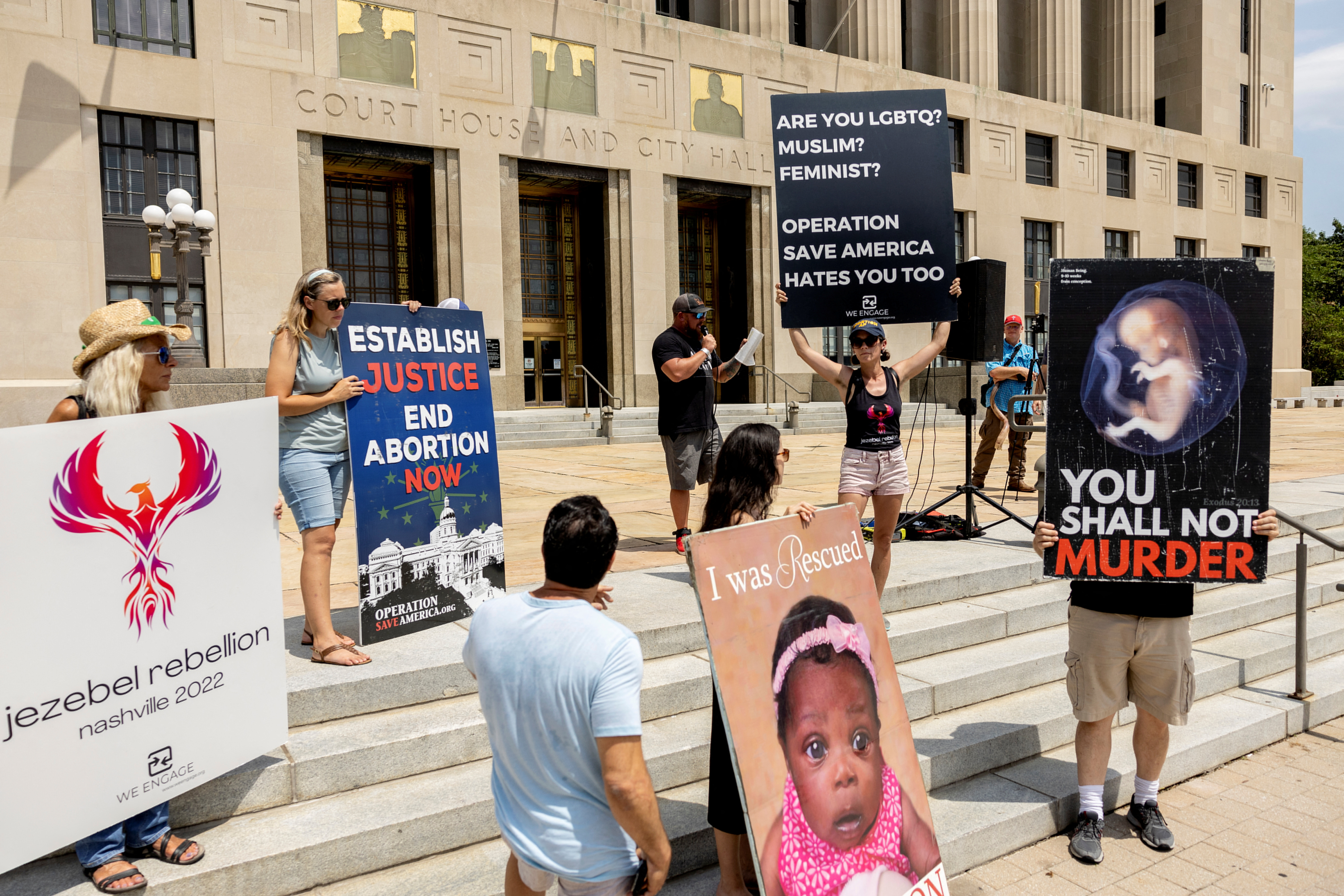 Anti-abortion protestors demonstrate in Tennessee