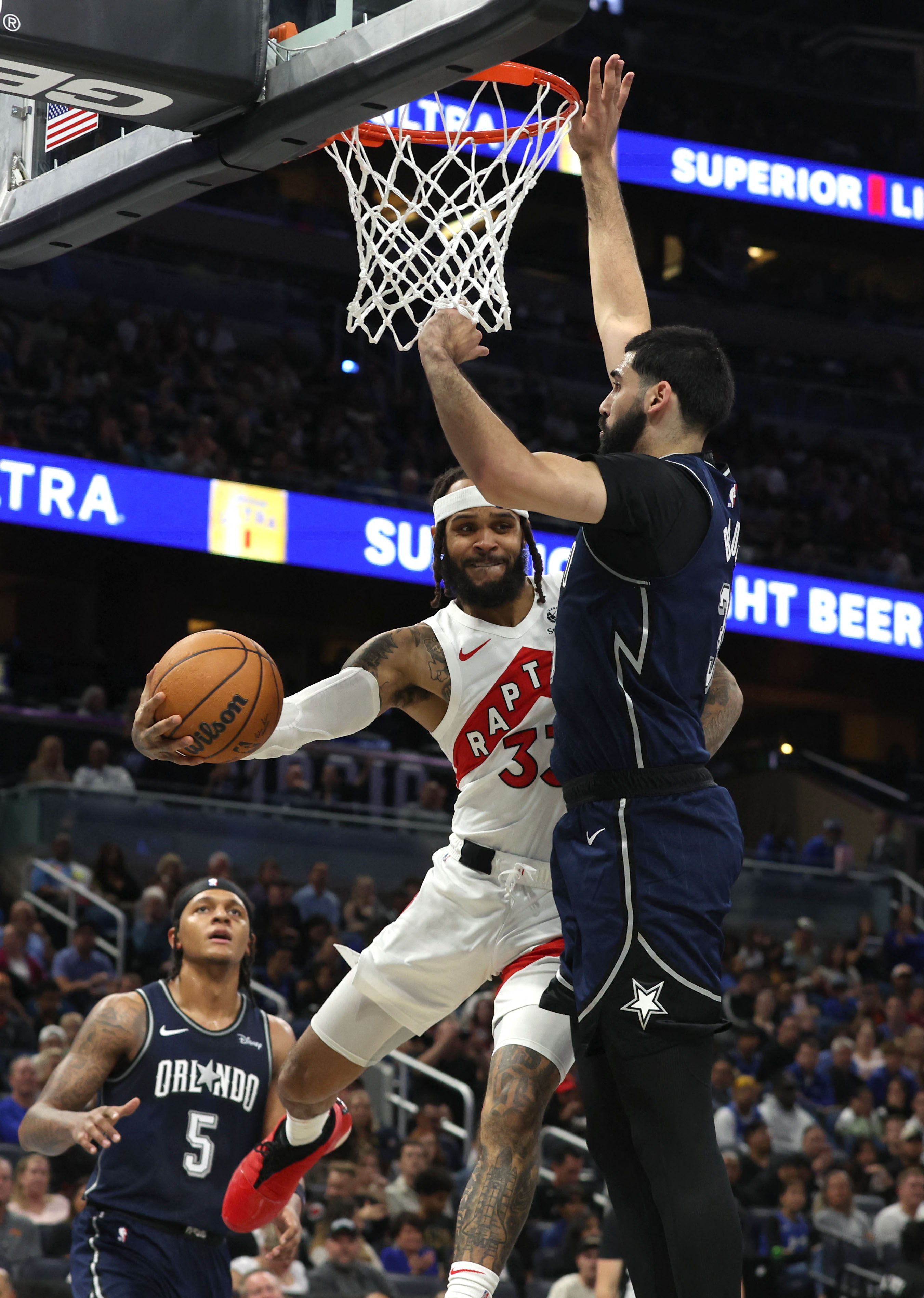 Paolo Banchero leads streaking Magic past Raptors | Reuters