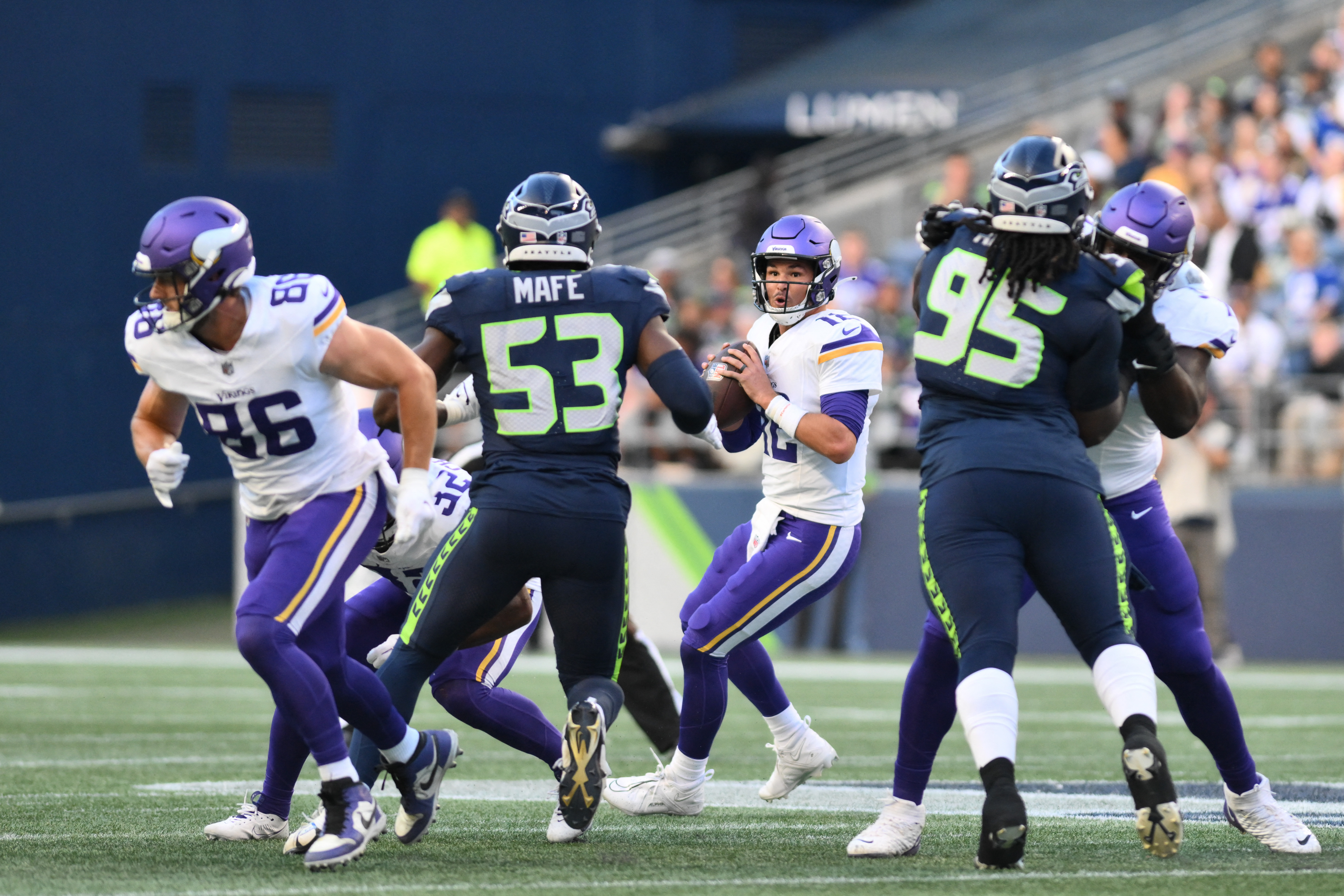 Drew Lock throws 2 touchdown passes to lead Seahawks to a 24-13