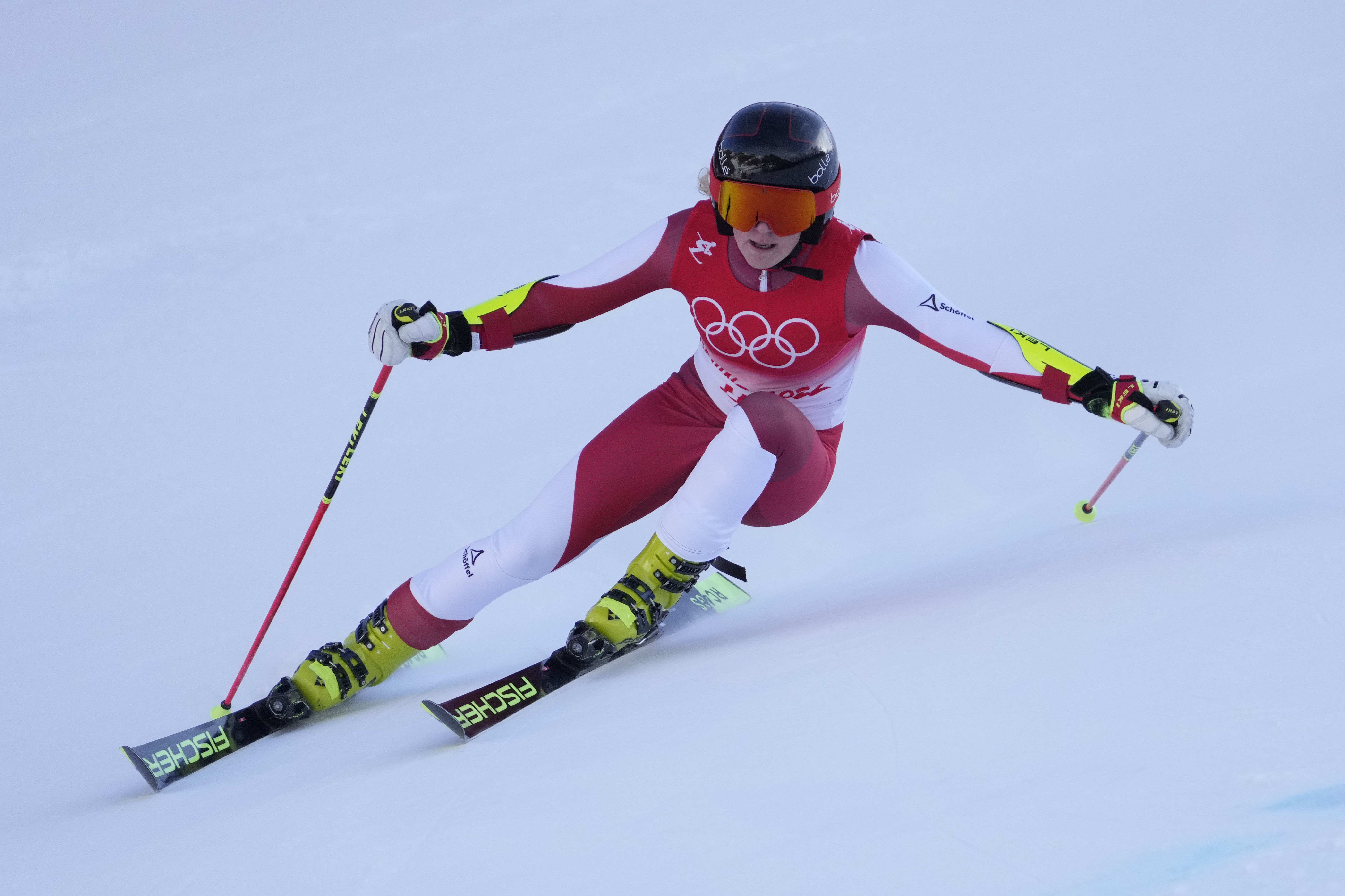 Alpine Skiing-Shiffrin Crashes Out Of Giant Slalom | Reuters