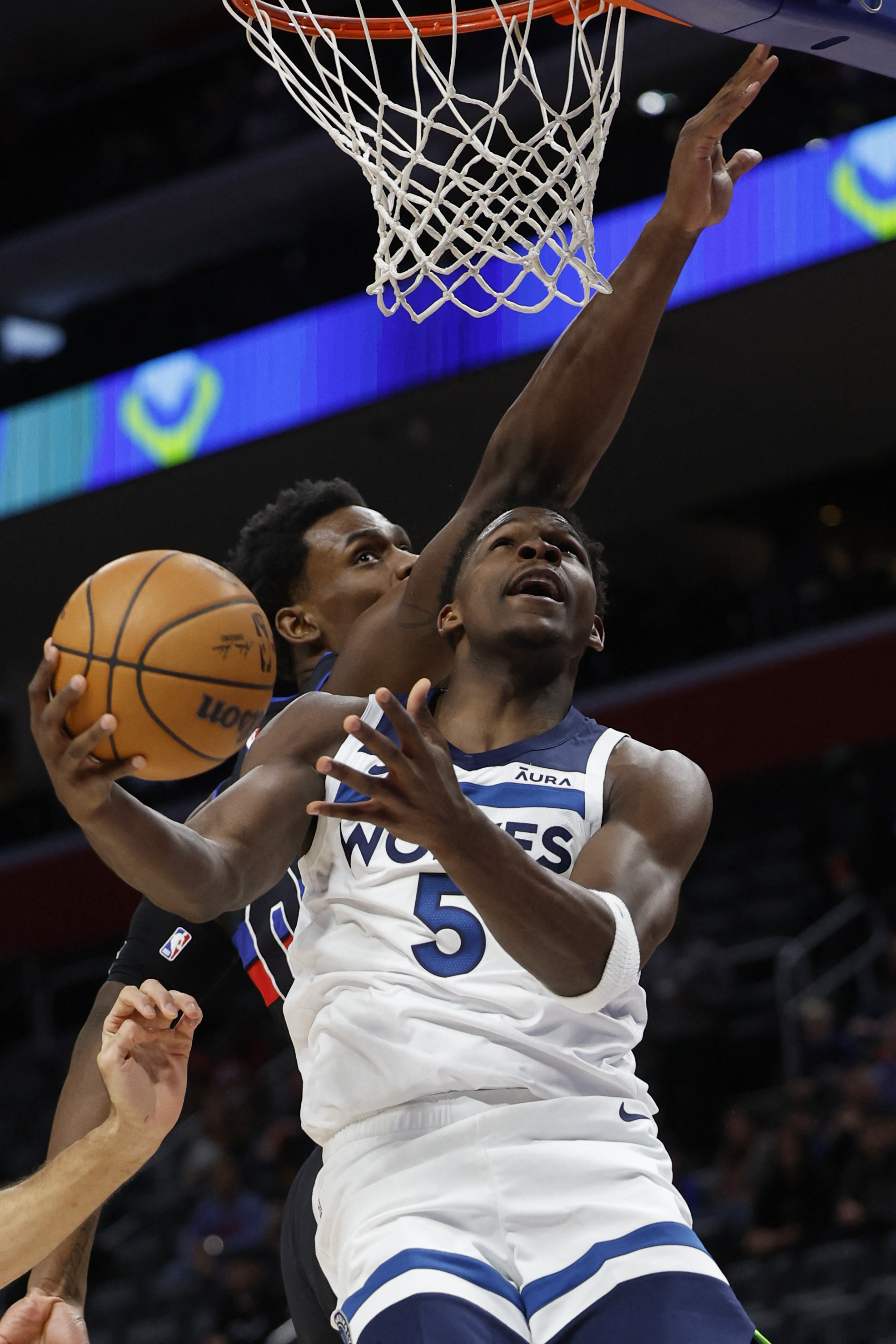 Anthony Edwards leads Wolves to win over Pistons