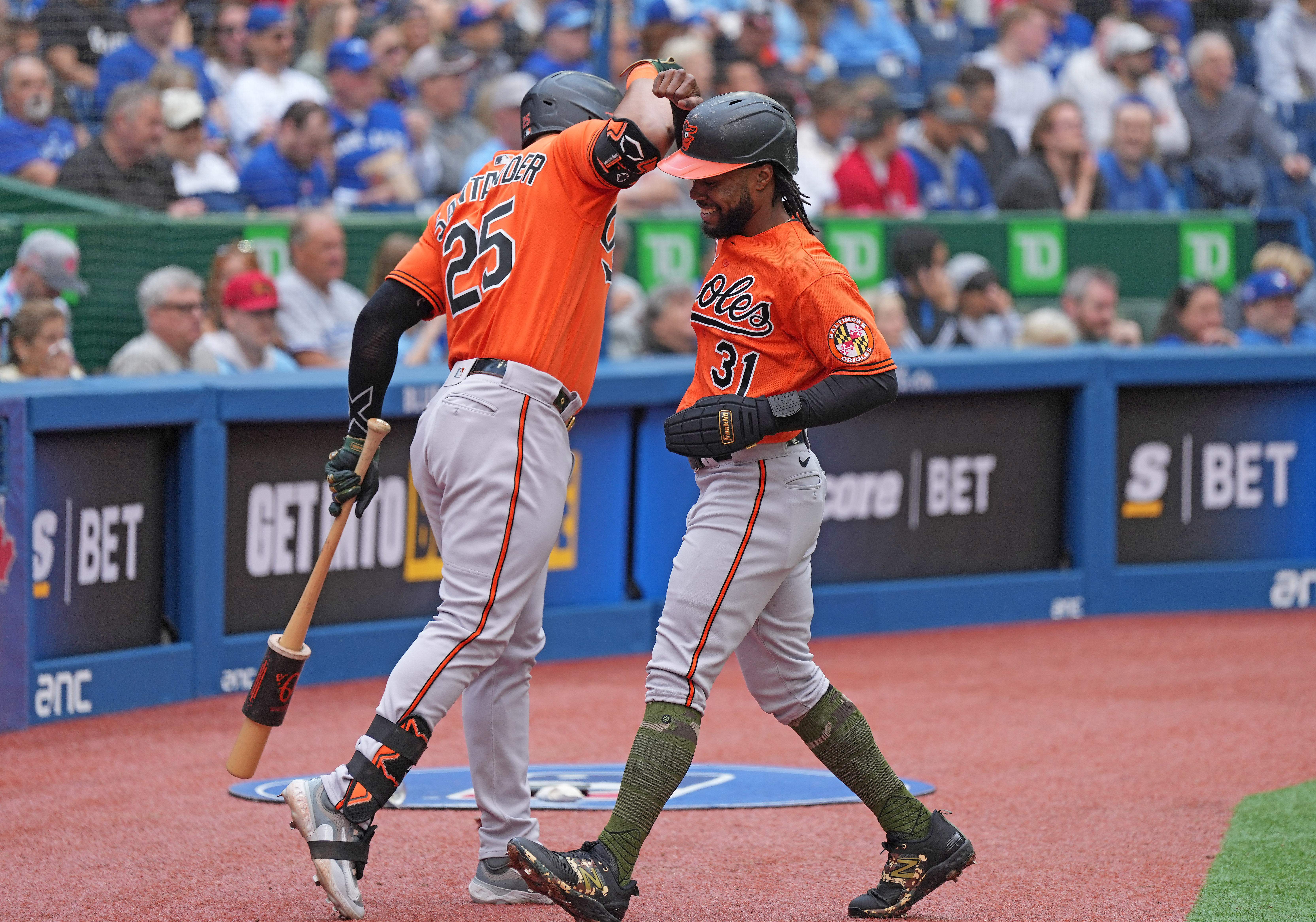 Orioles score on throwing mishap in 10th inning to clip Jays