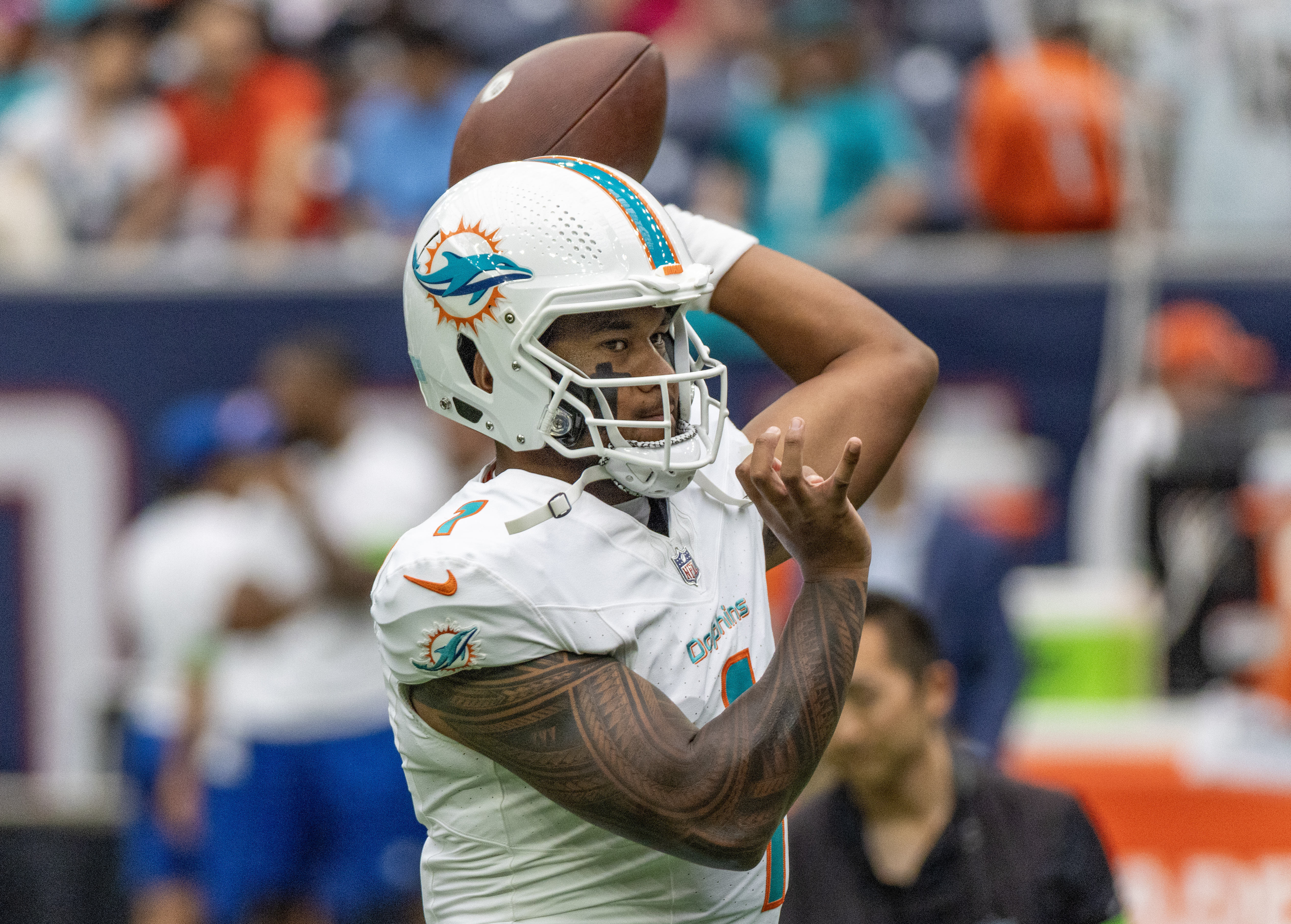 Miami. FL USA; Miami Dolphins quarterback Skylar Thompson (19) drops back  and looks for an open receiver during an NFL game against the Houston Texan  Stock Photo - Alamy