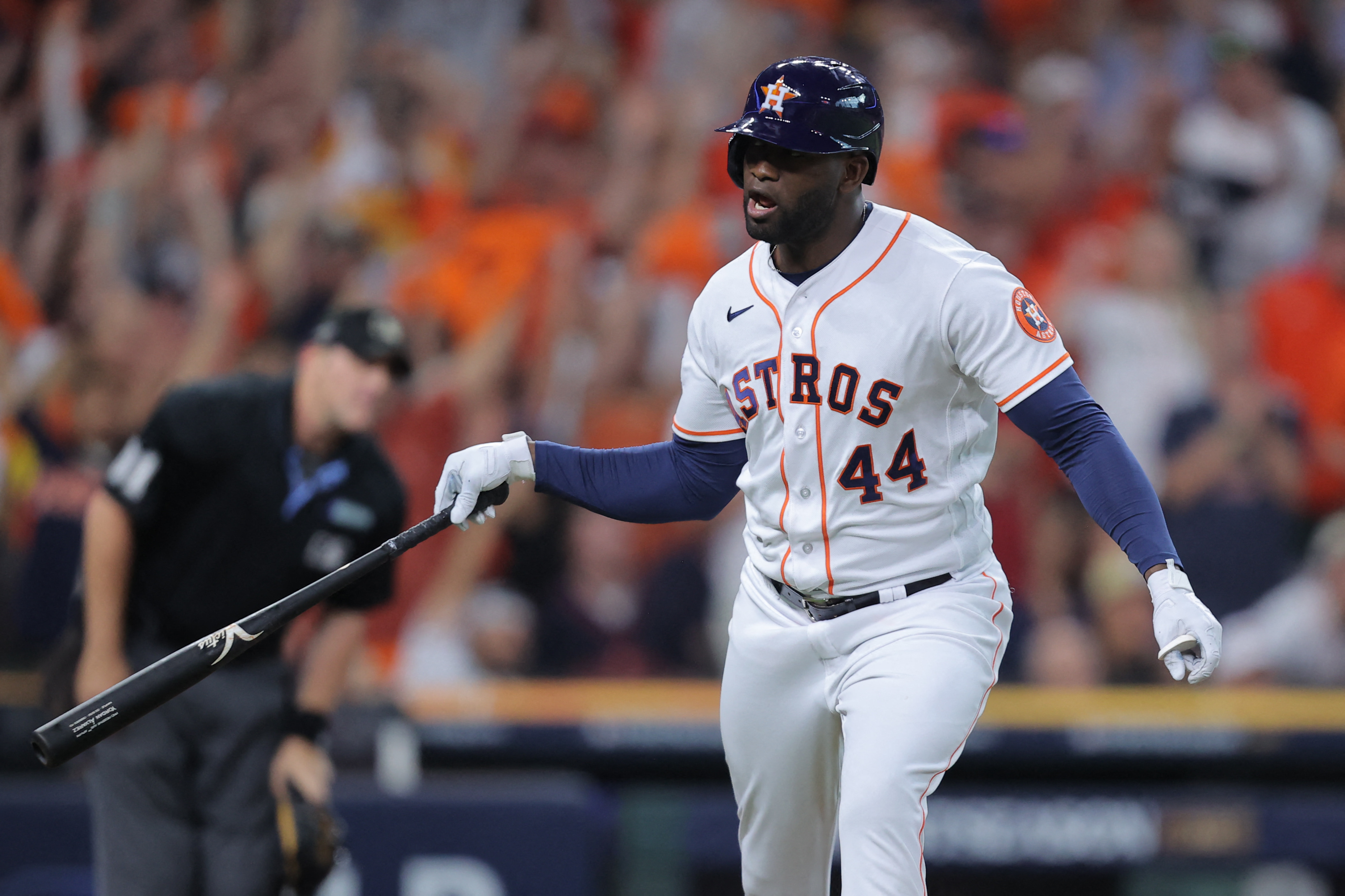 Astros clip Twins 6-4 behind 2 HRs from Yordan Alvarez