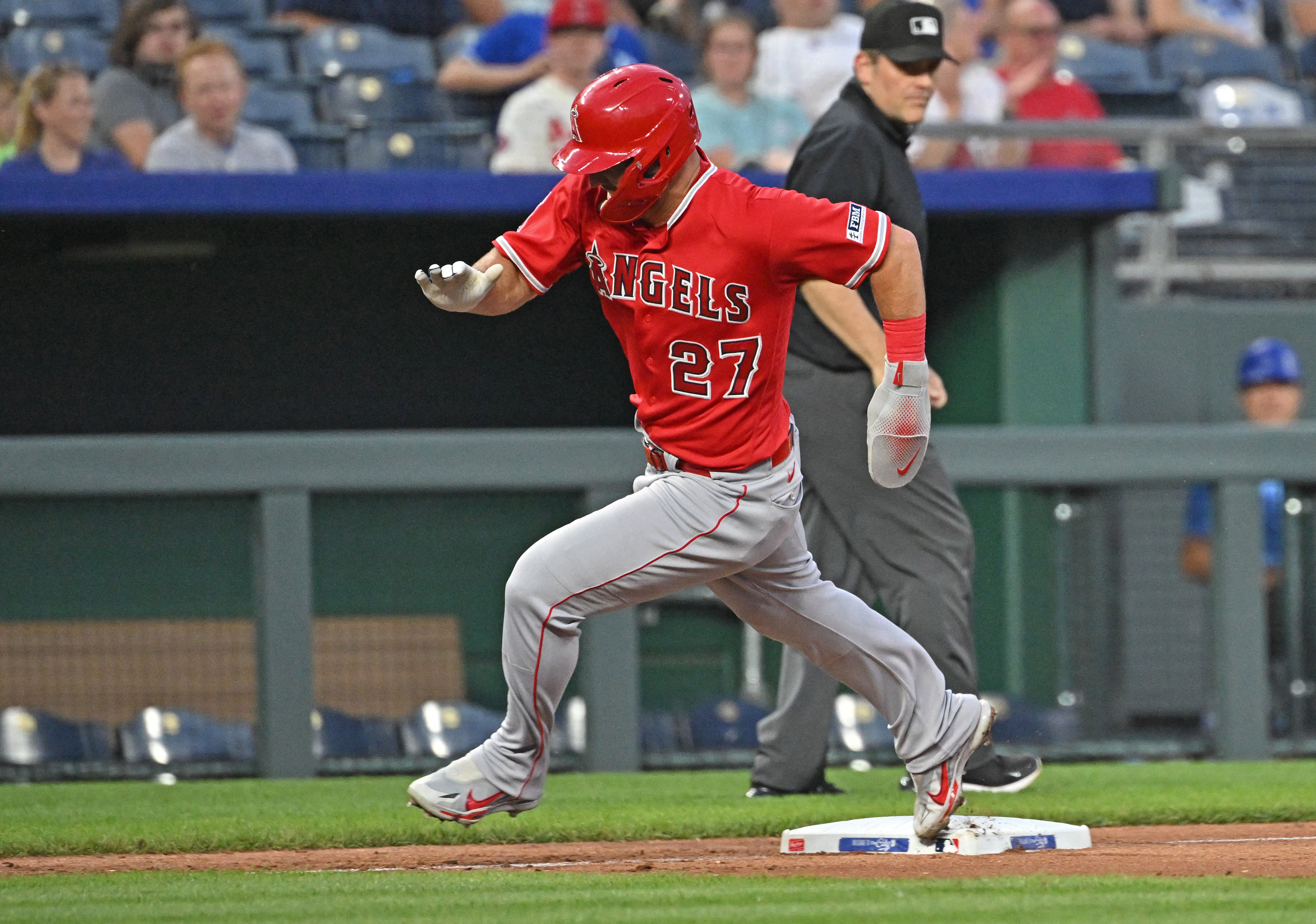 Patrick Sandoval helps Angels blank Royals to stay streaking - Los