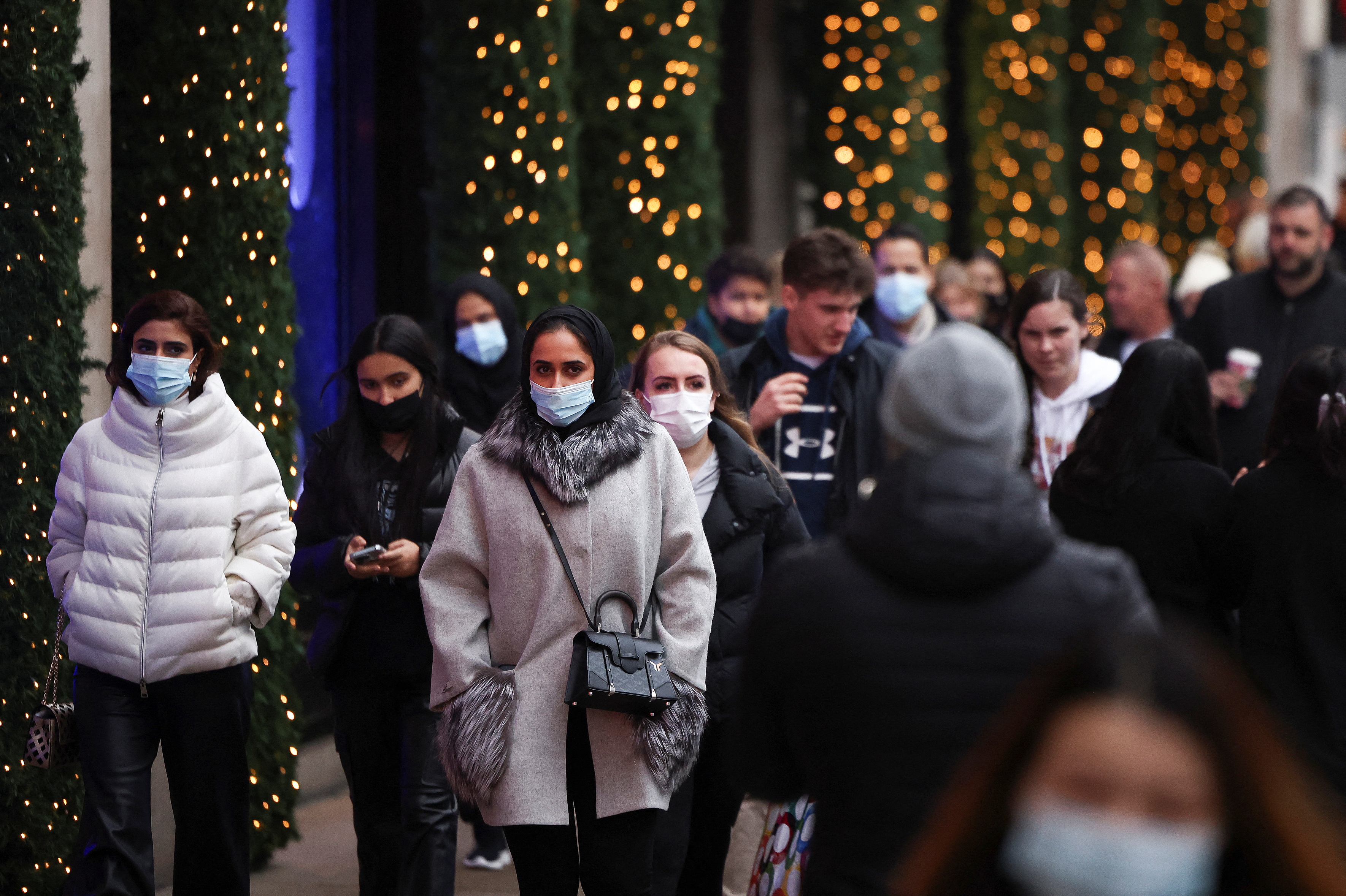 Shoppers walk along Oxford Street, amid the coronavirus disease (COVID-19) outbreak in London, Britain, December 23, 2021. REUTERS/Henry Nicholls