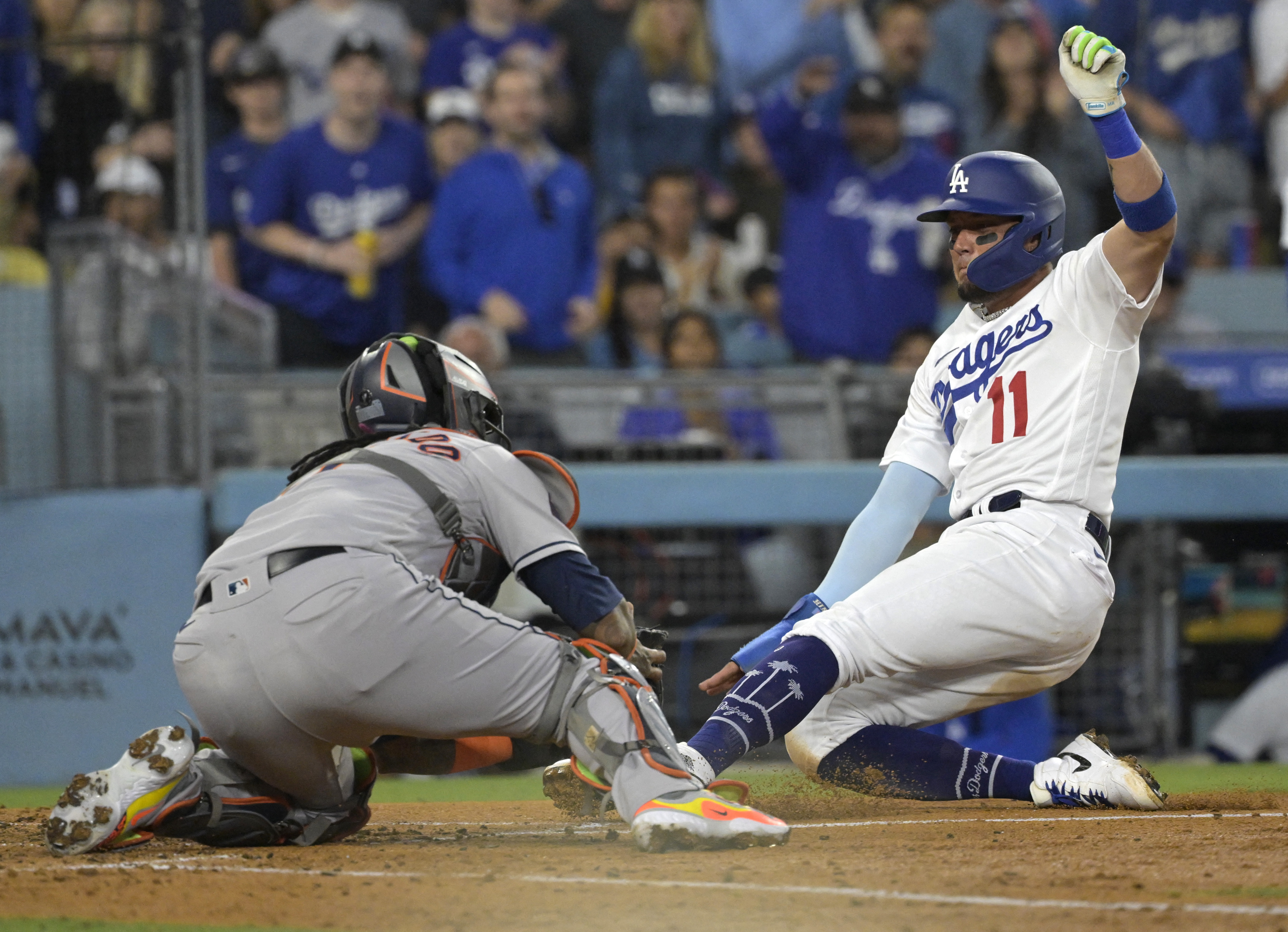 Mookie Betts' leadoff blast sparks Dodgers' win over Astros