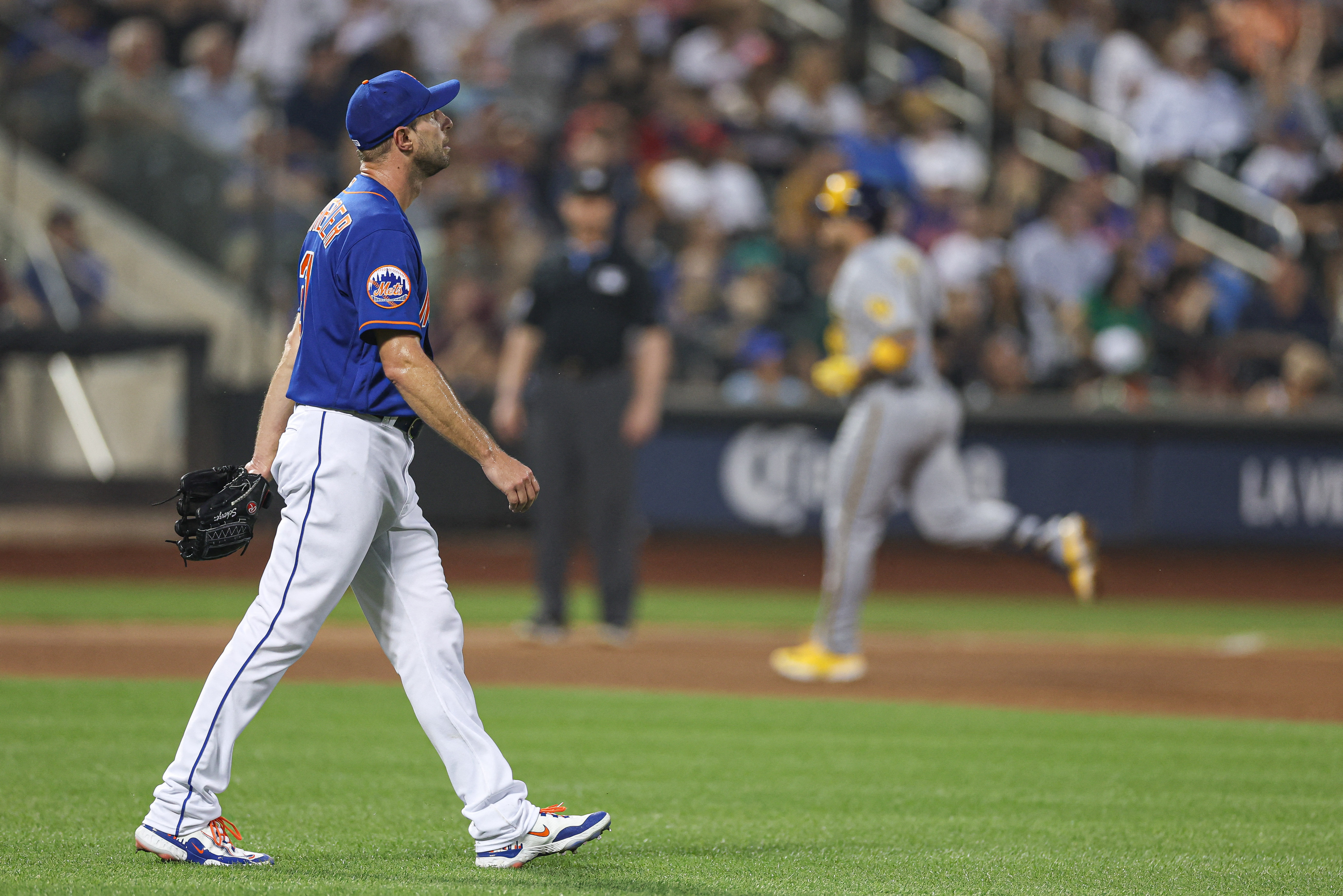 Mets leave the bases loaded while down by one when Devin Williams strikes  out Starling Marte for the save.