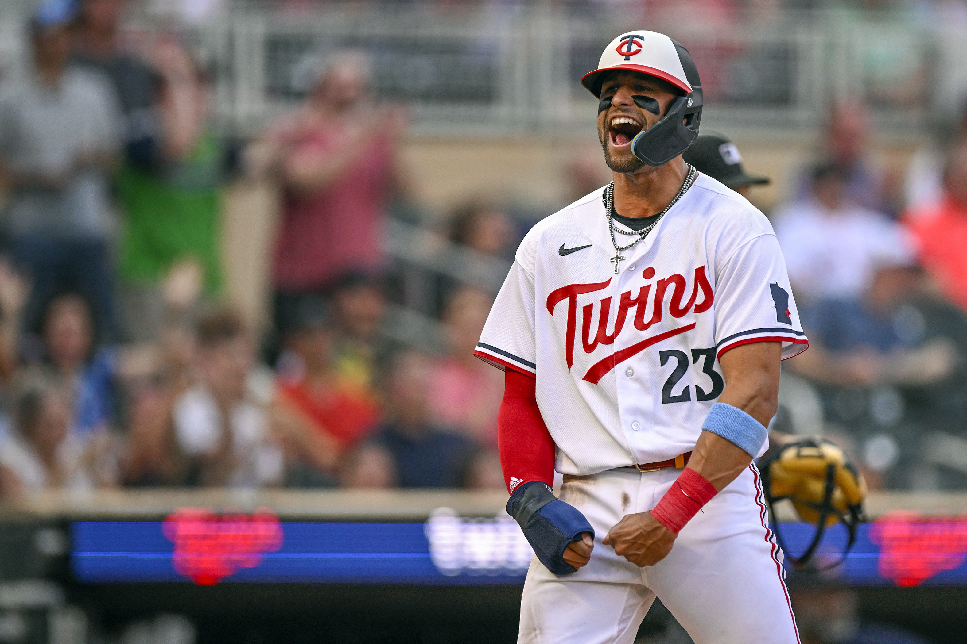 Kyle Farmer, Twins down Red Sox in 10th to snap skid