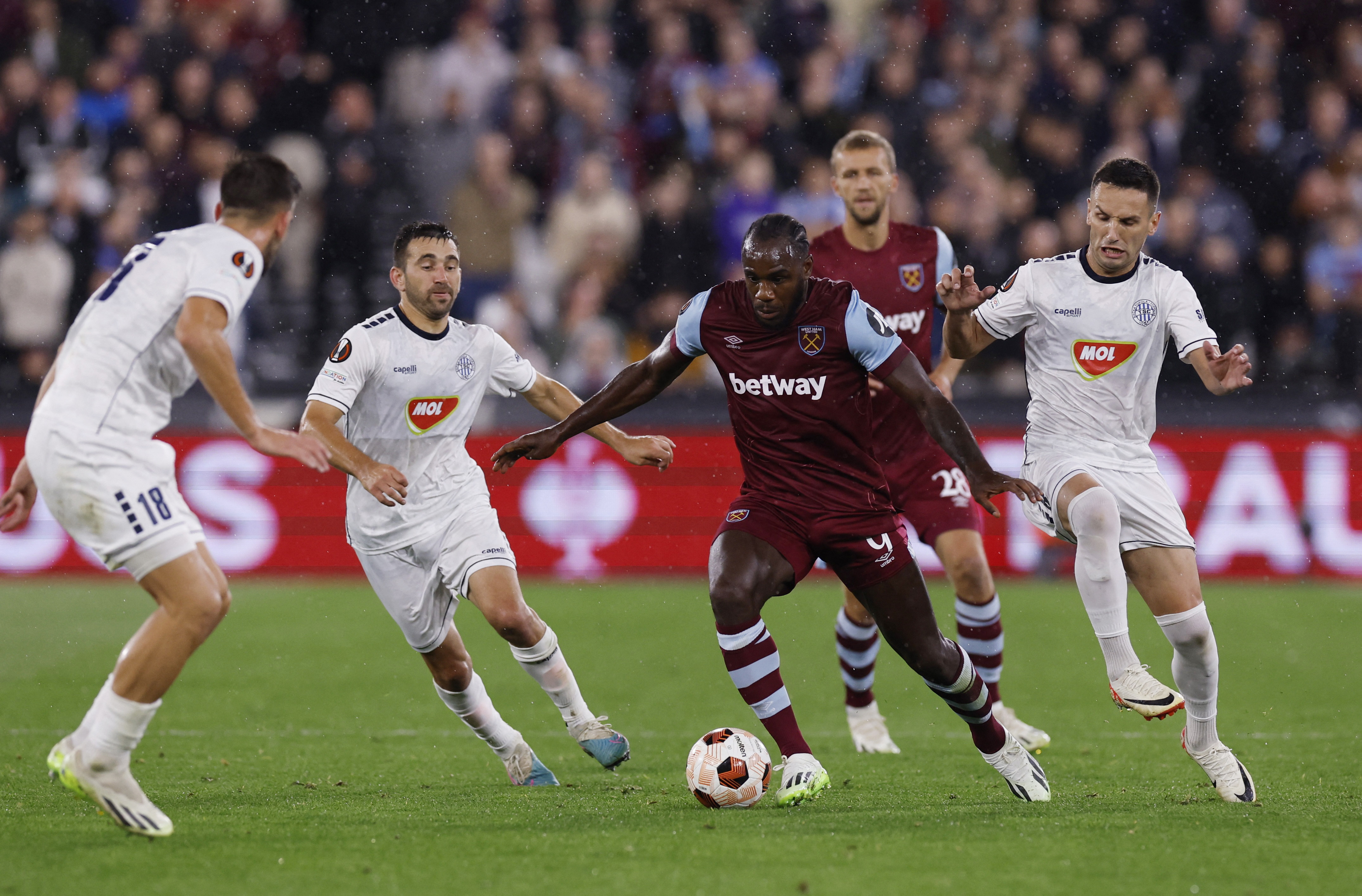 West Ham United 2-1 AZ Alkmaar: Hammers fight back to win first leg of  Europa Conference League semi-final - TNT Sports