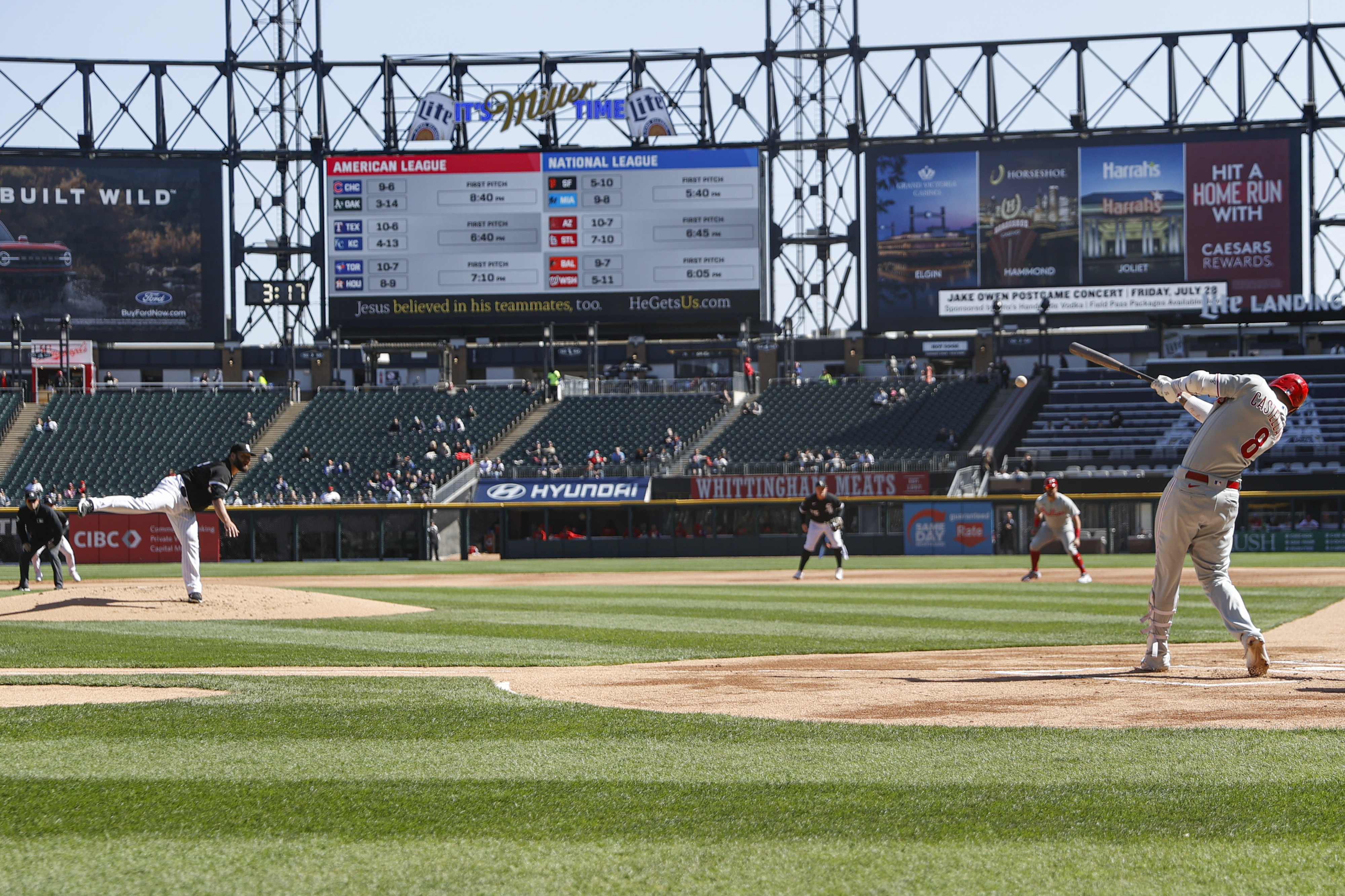 White Sox recover to beat Indians, 10-6 in 11 innings