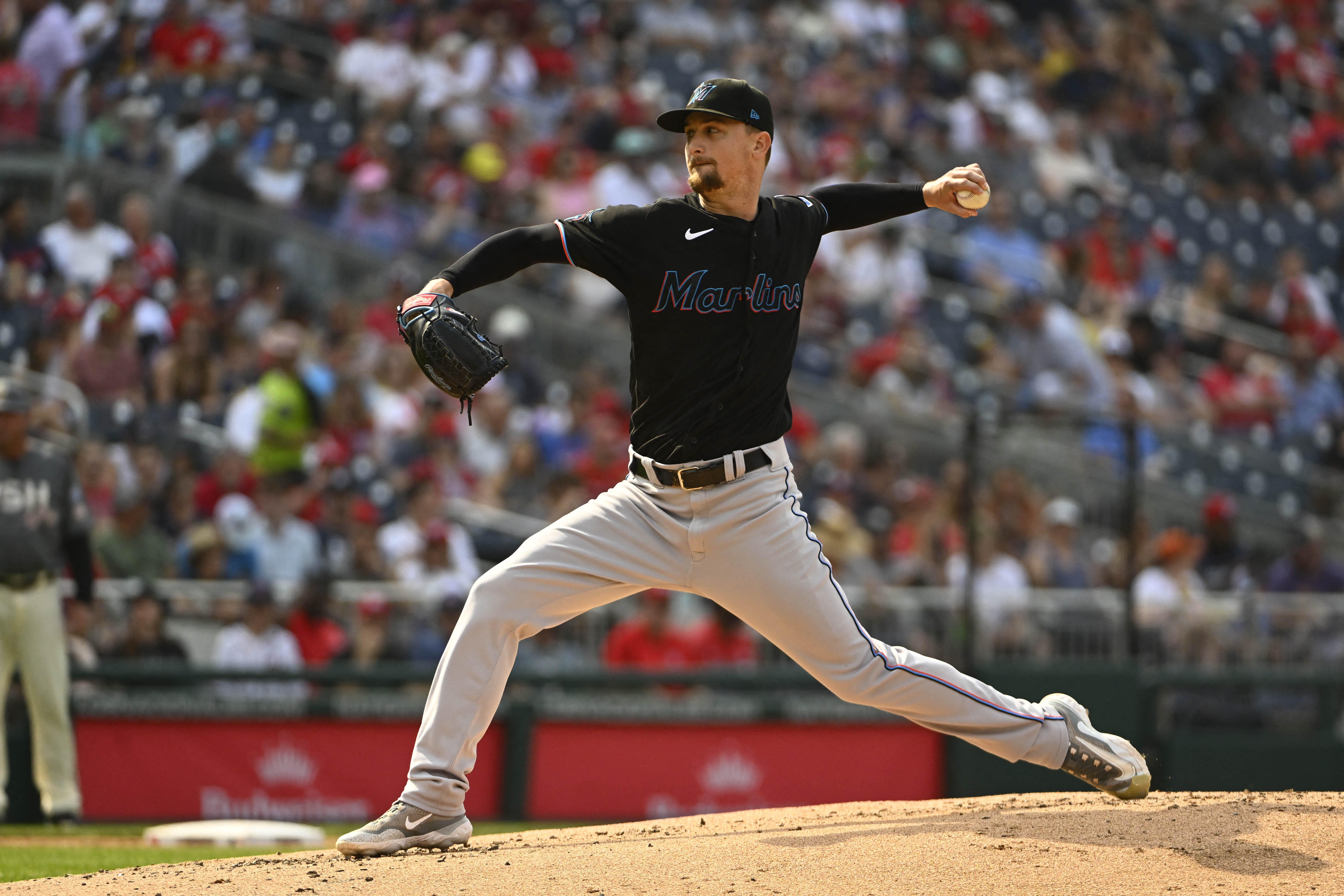 Marlins and Nationals Played in a Nearly Empty Stadium in Miami