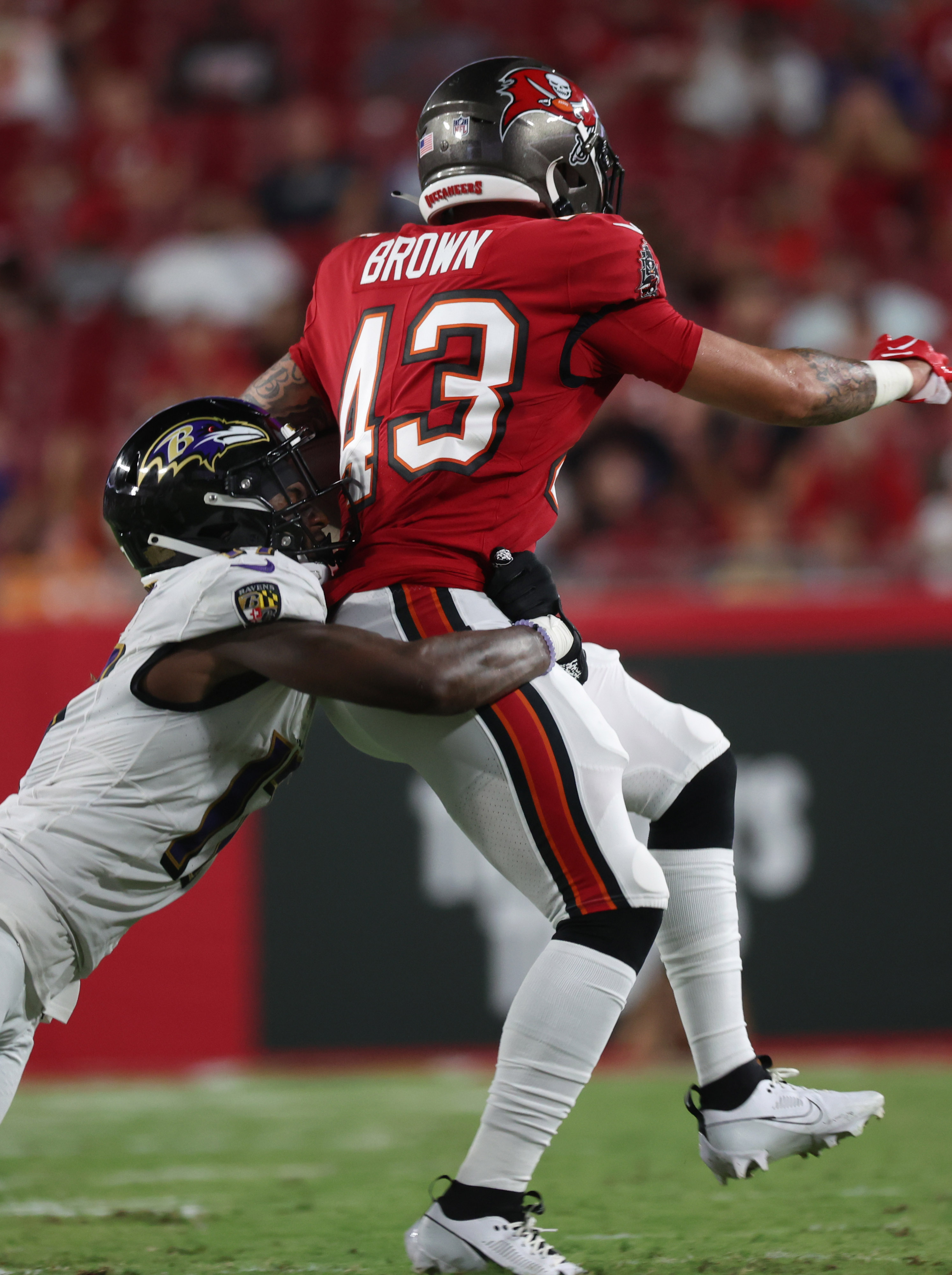 Bucs hang on to beat Ravens, 26-20