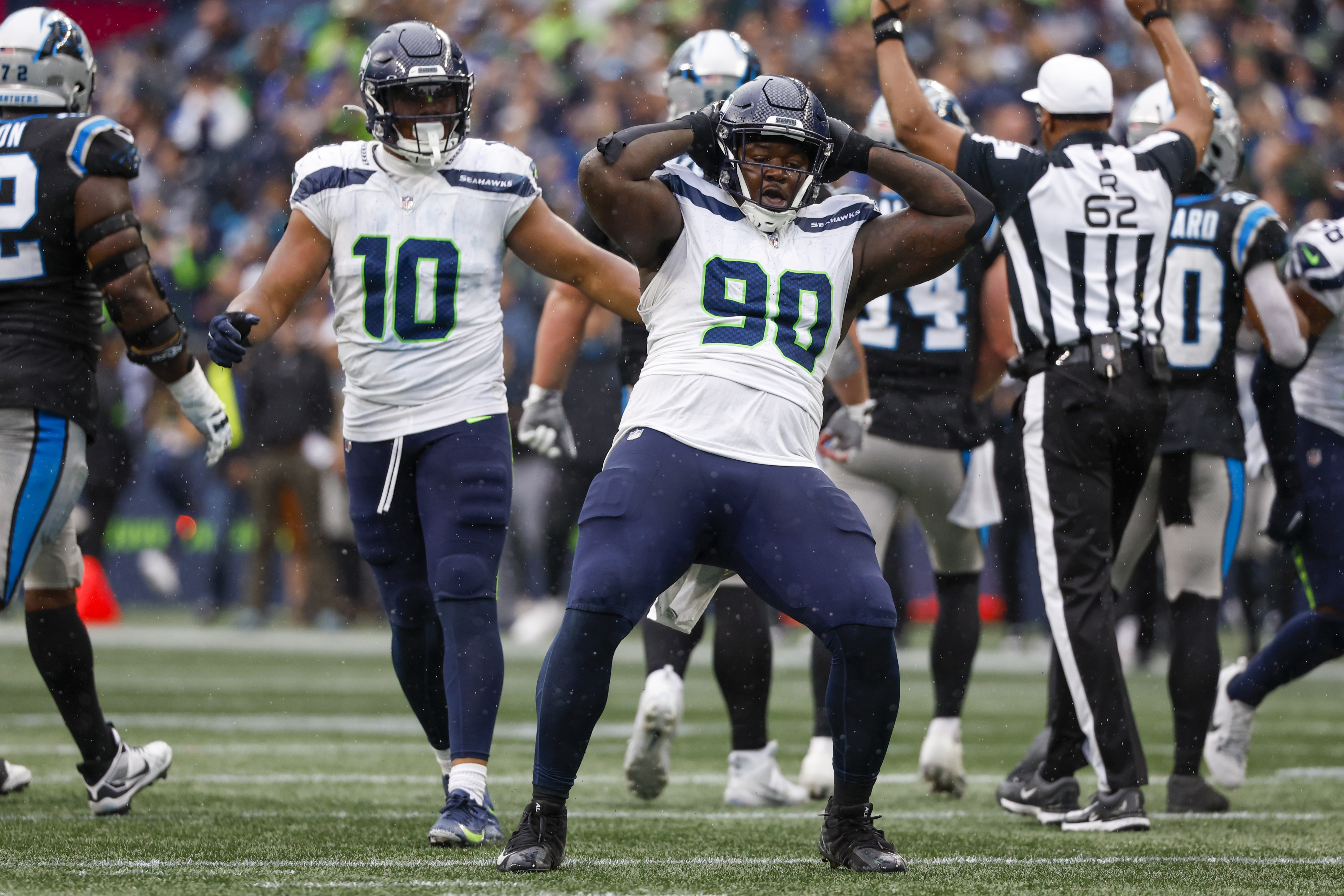 Kenneth Walker III powers Seahawks past Panthers, Fieldlevel