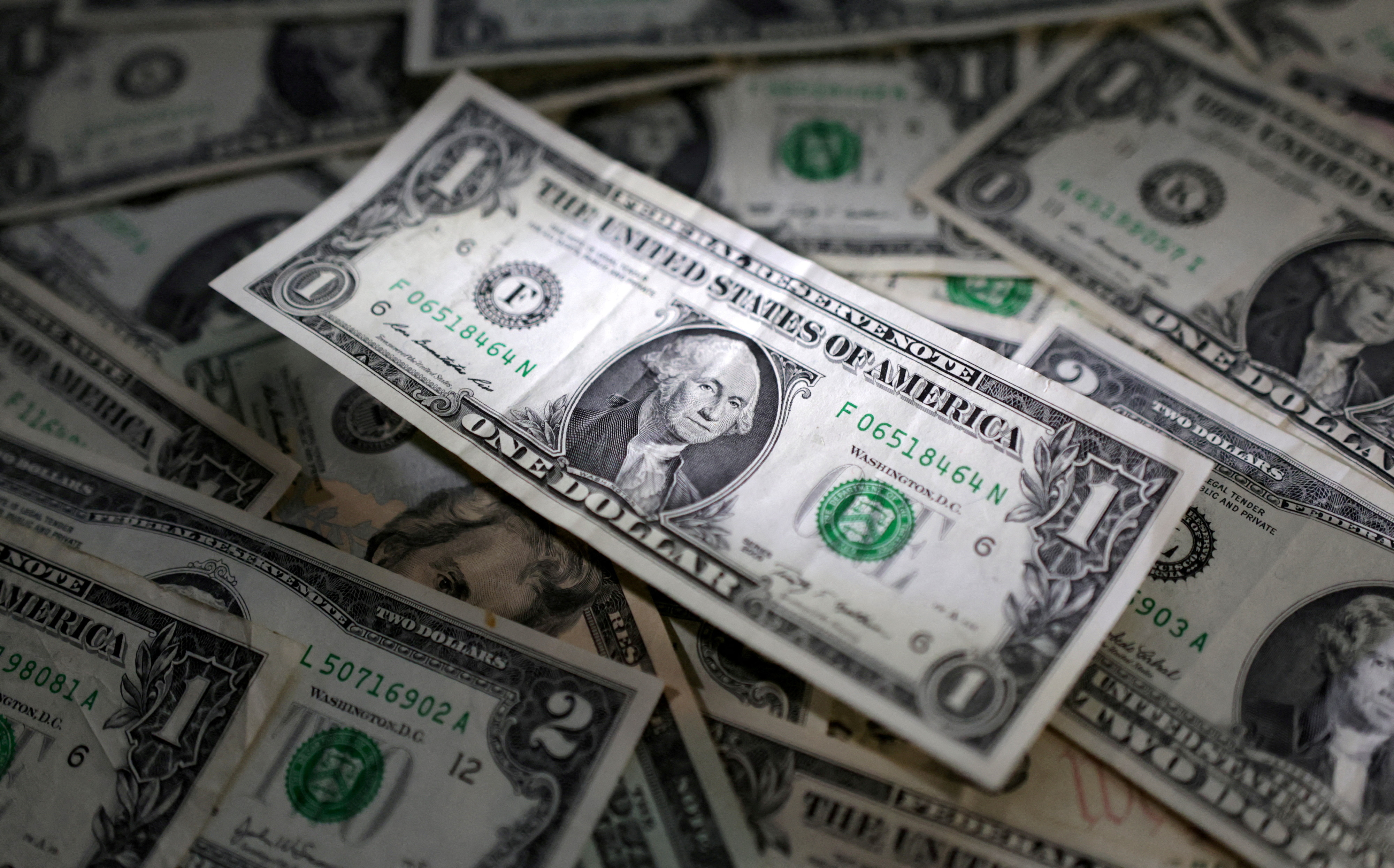 ดอลลาร์อ่อนค่าลงก่อนรายงานเงินเฟ้อสหรัฐและผลการประชุมเฟด