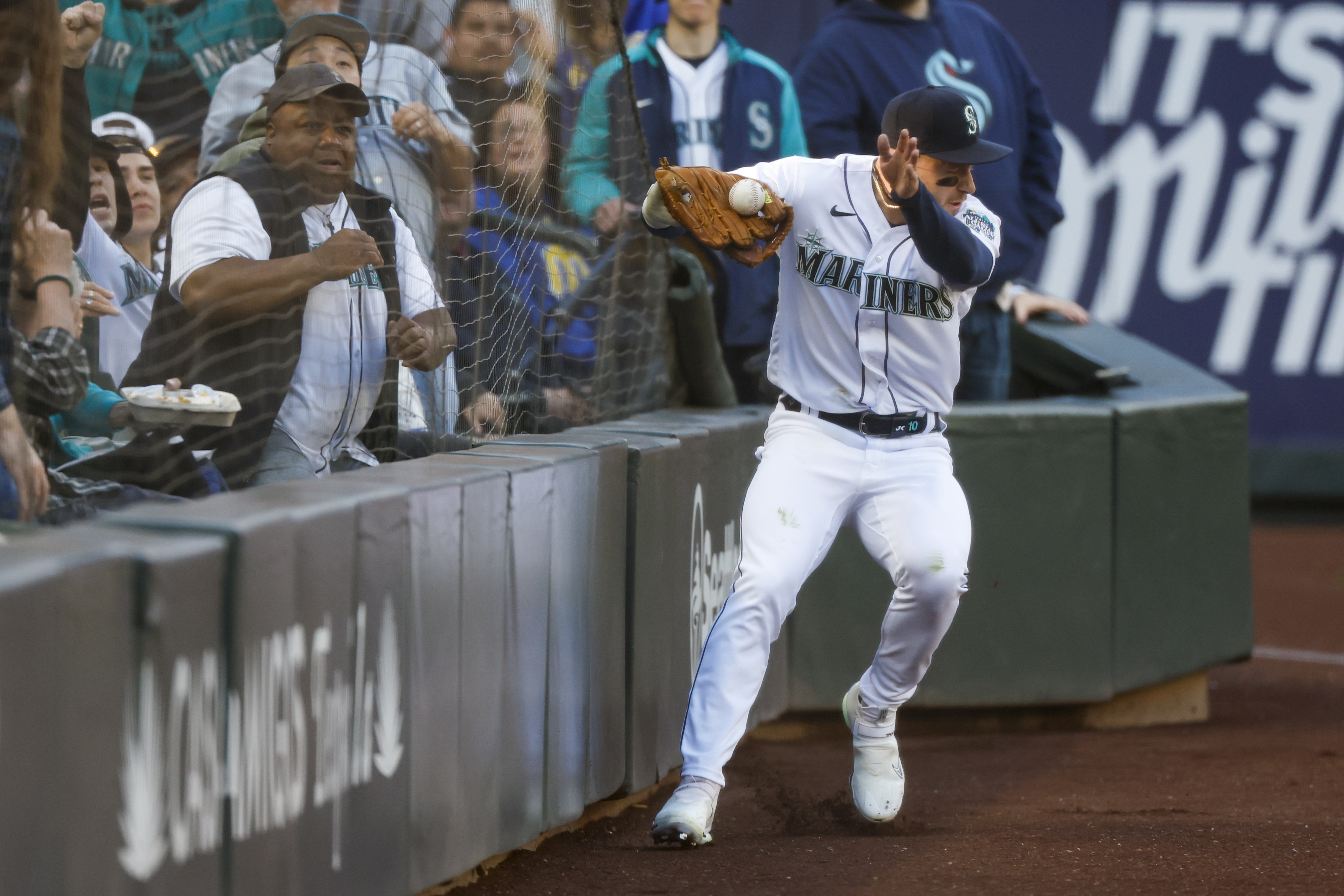 Julio Rodriguez watching some fireworks with his mom after last night's  Travelers game. : r/Mariners