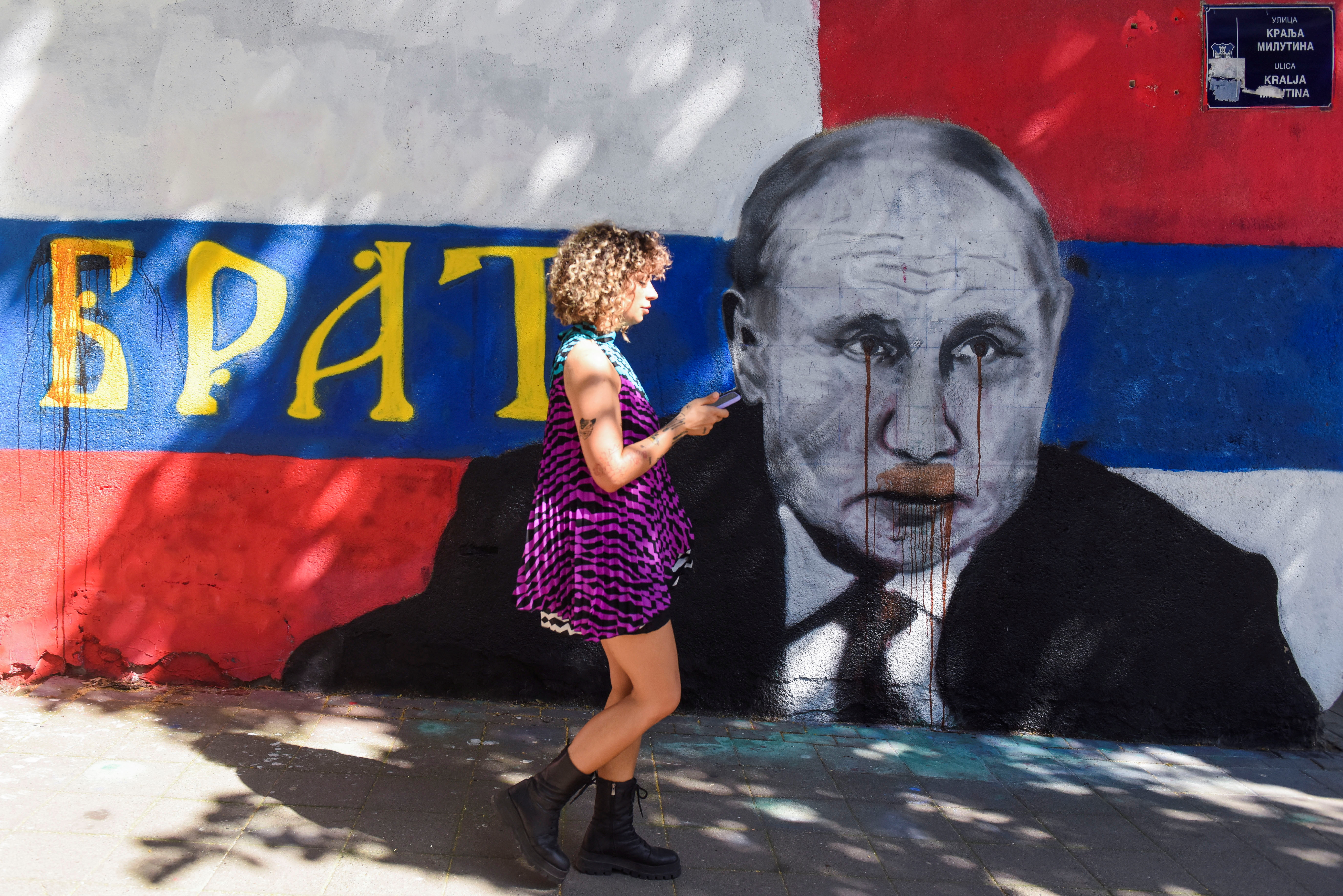 In Belgrade, backers of Ukraine and Russia fight with graffiti