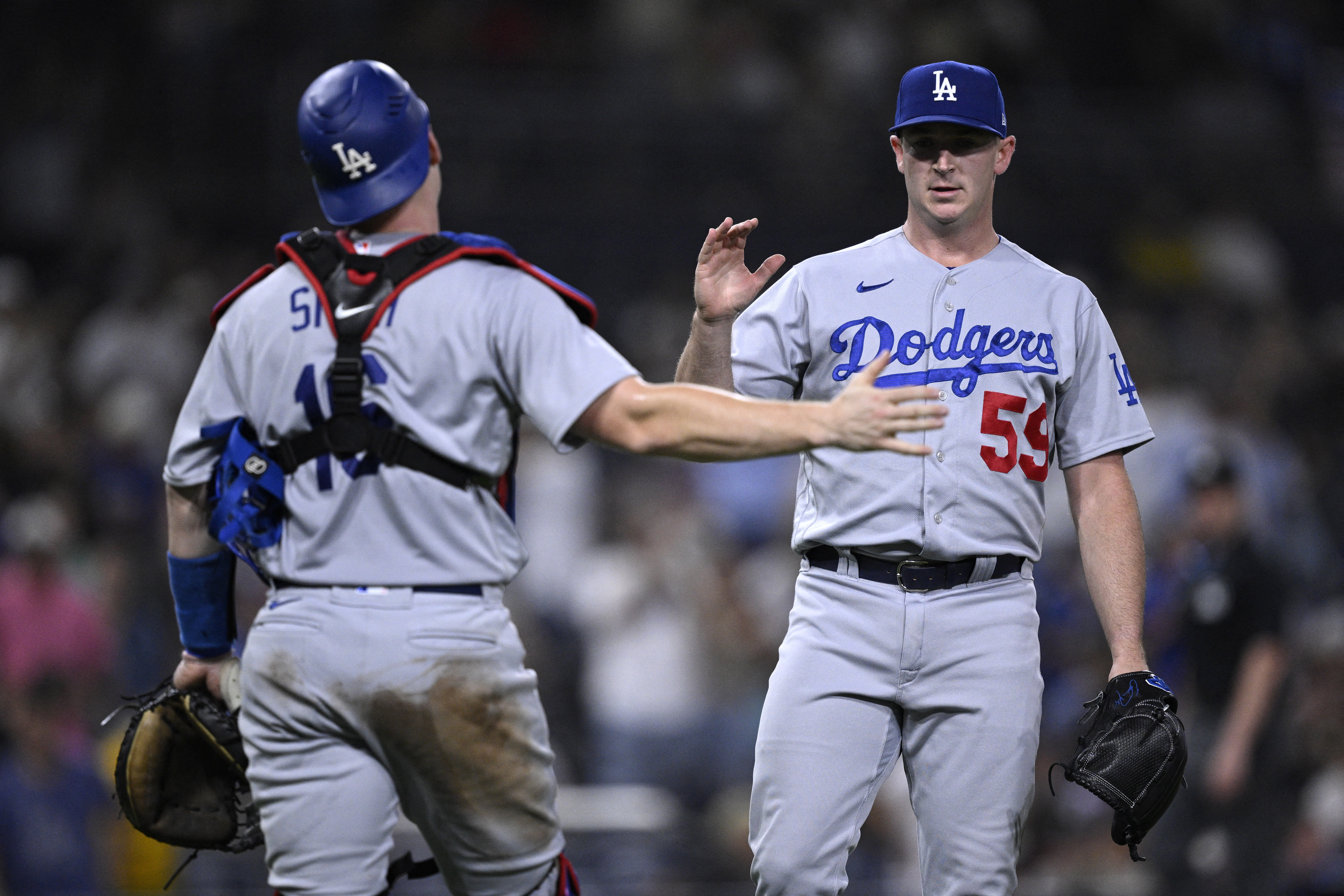 Padres' bullpen melts down in loss to Dodgers