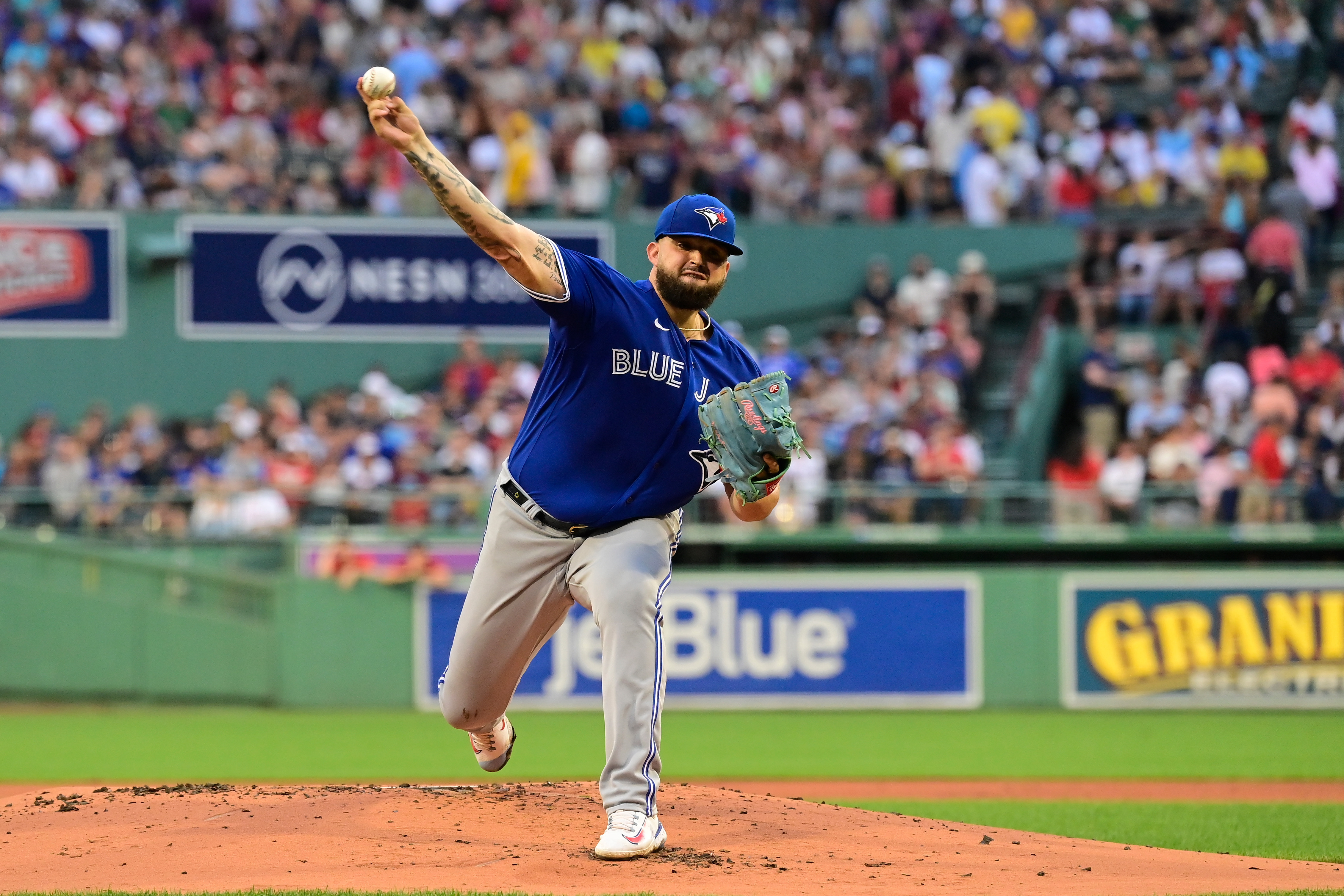 Davis Schneider homers in debut as Jays down Red Sox